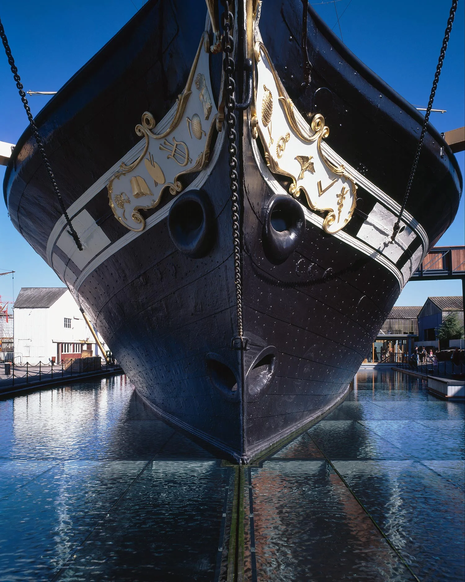 ss-great-britain_prow-and-glass-plates.jpg