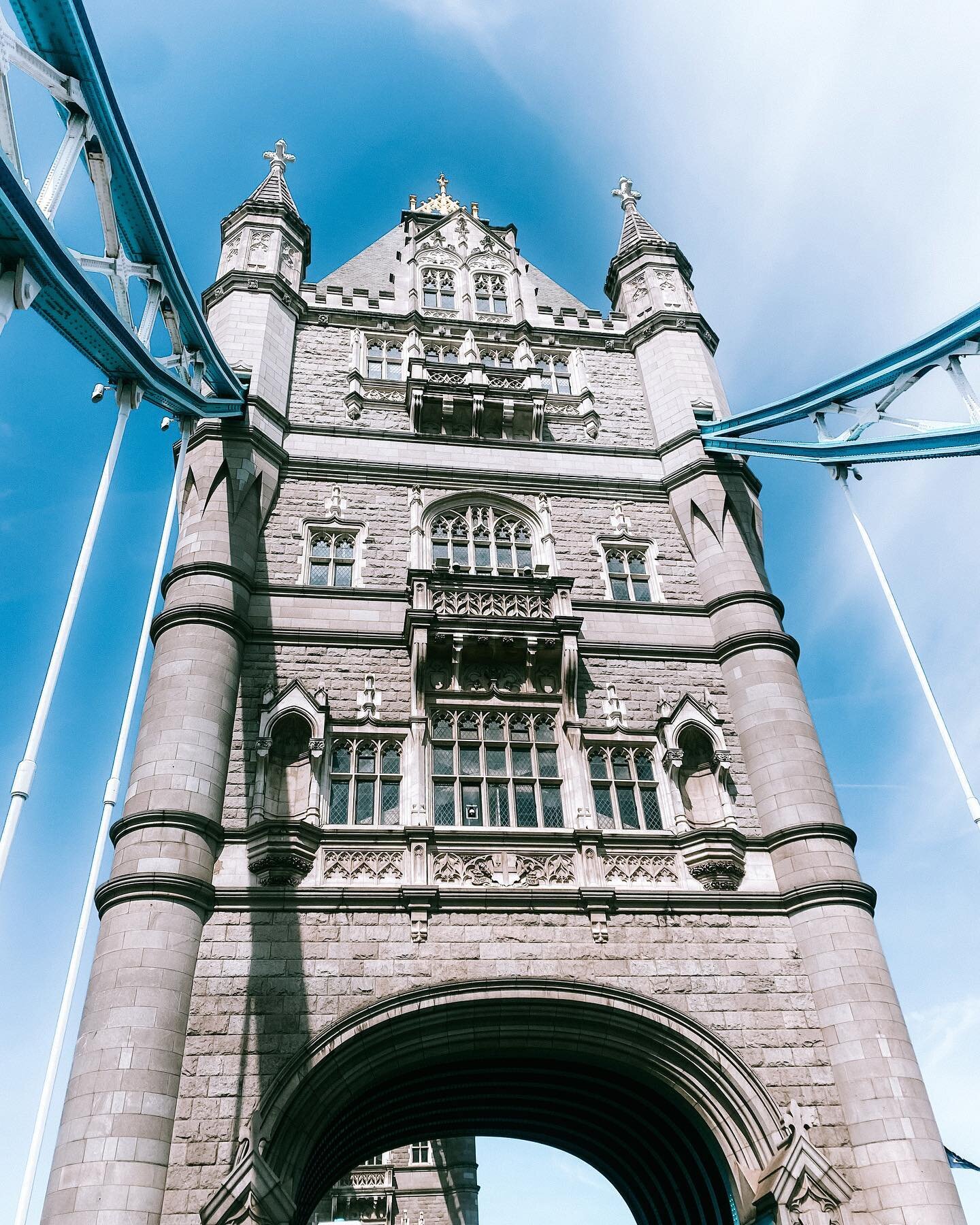 lovely london 🫶🏼
.
.
.
#radtraveler #travelphotography #travel #travelblogger #travelgram #london #uk #england #towerbridge