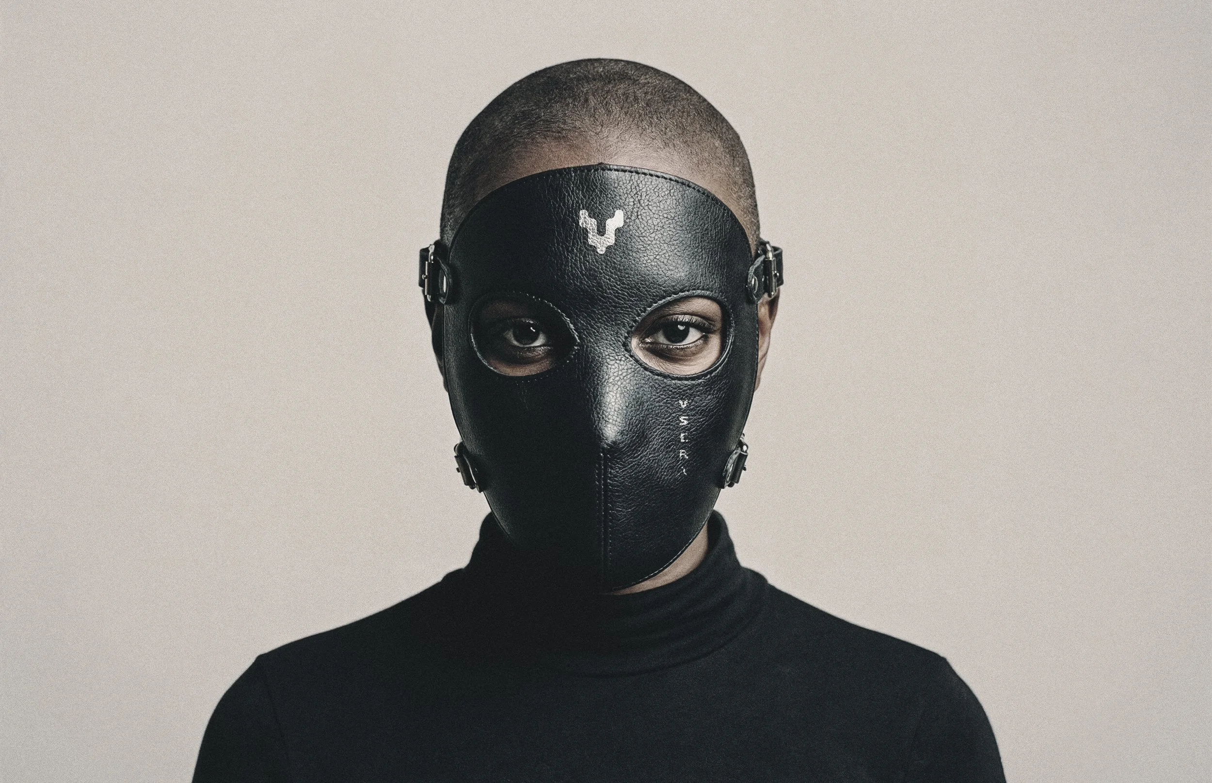 mascara_fem_001 copy.jpg