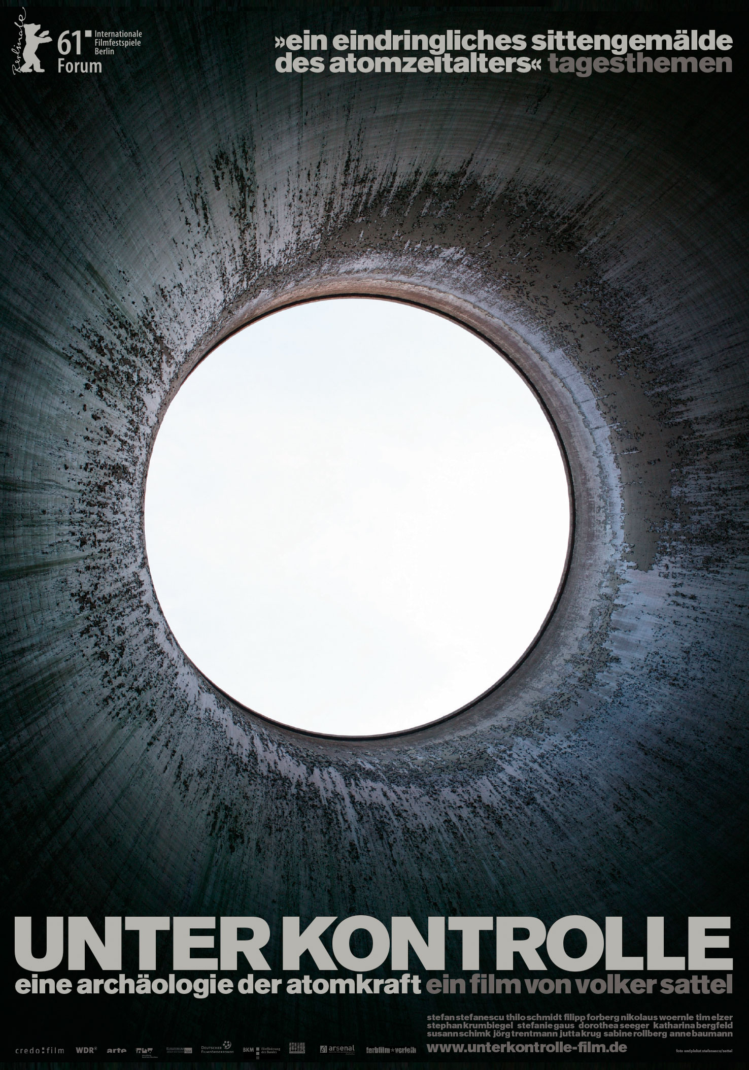 UNDER CONTROL a film by volker sattel the film starts with a promise. something glows, vibrates for a moment, builds structures of beauty – a “light”, that our eye cannot see, the wild heart of a technology, which circulates ar