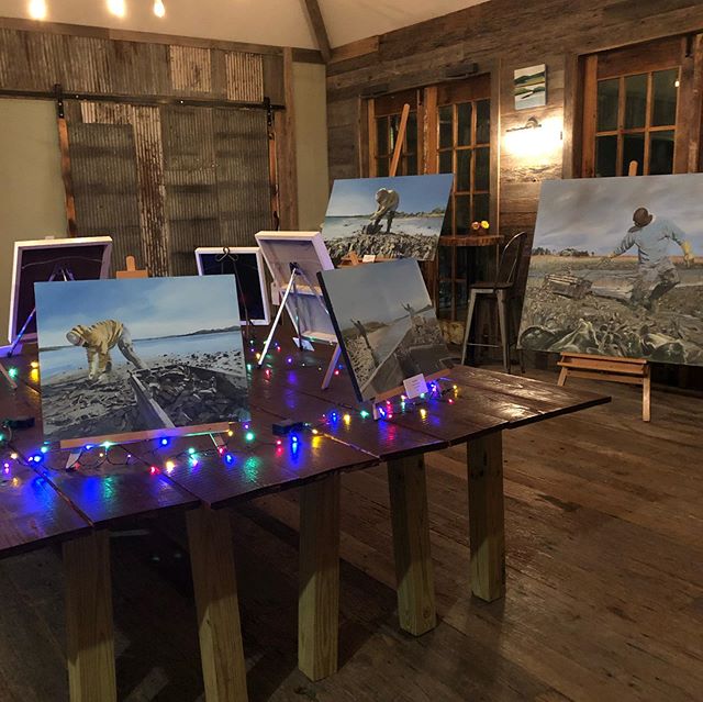 Wrapping up a wonderful evening downtown Bluffton @manelineart at event space @farmbluffton and @camelliaart &lsquo;TIS THE SEASON! 😘🎅🏼⛄️#Bluffton #art #southernart #oysters #oysterman #mayriver #selects #chosen #herd #riverlife #farmlife #boats #