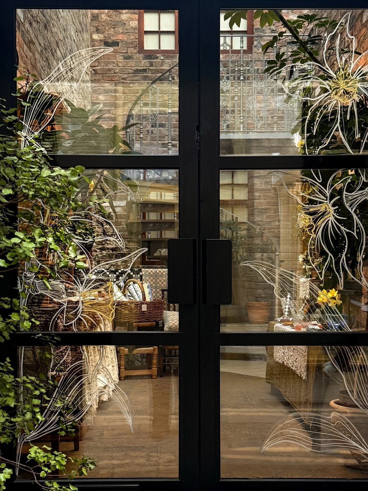 Spring Windows 🌱🌼

By lovely @windowsbylaura