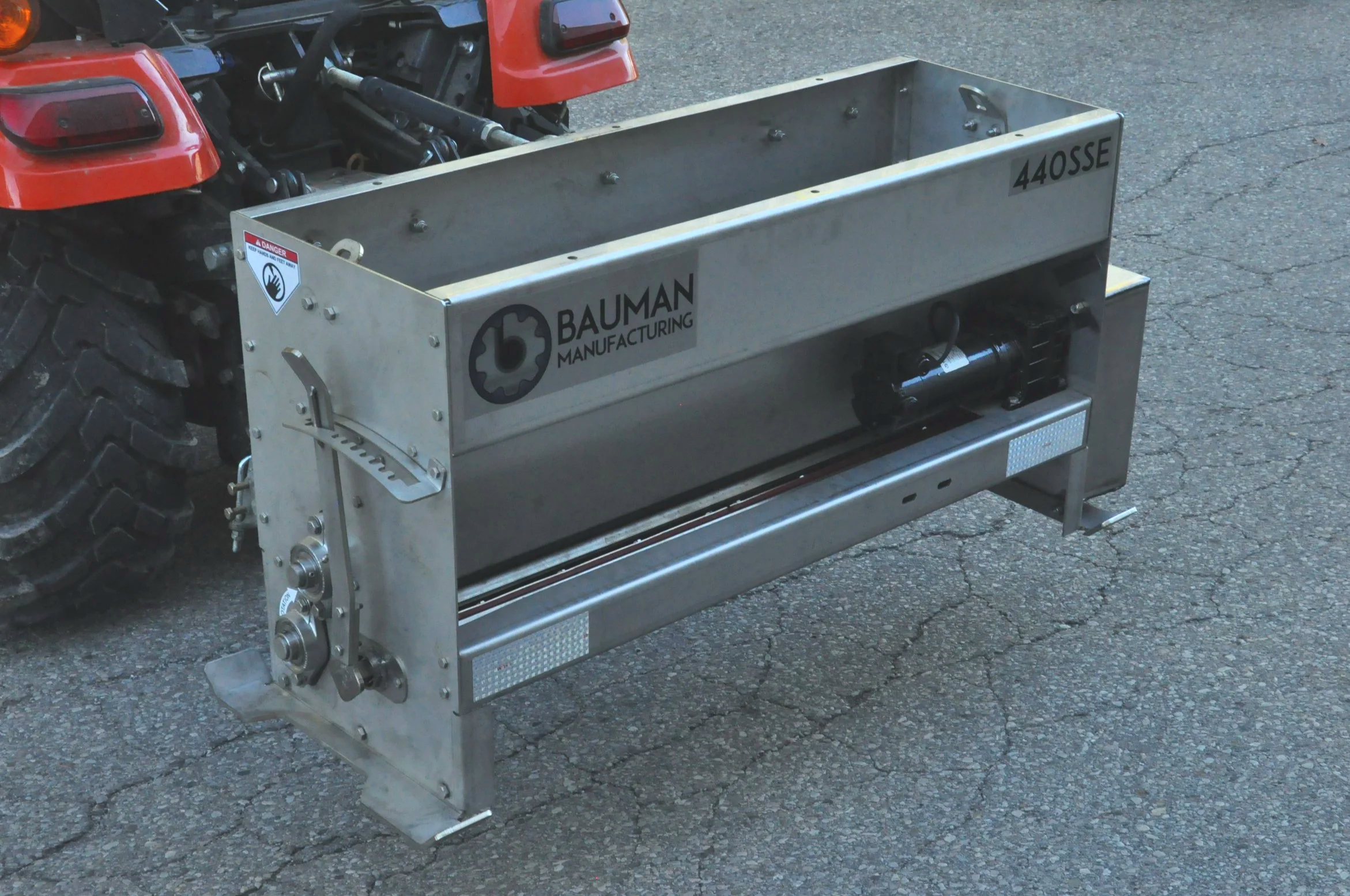 Bauman 440SS Spreader – rugged all-stainless design ensures consistent spreading and easy maintenance.