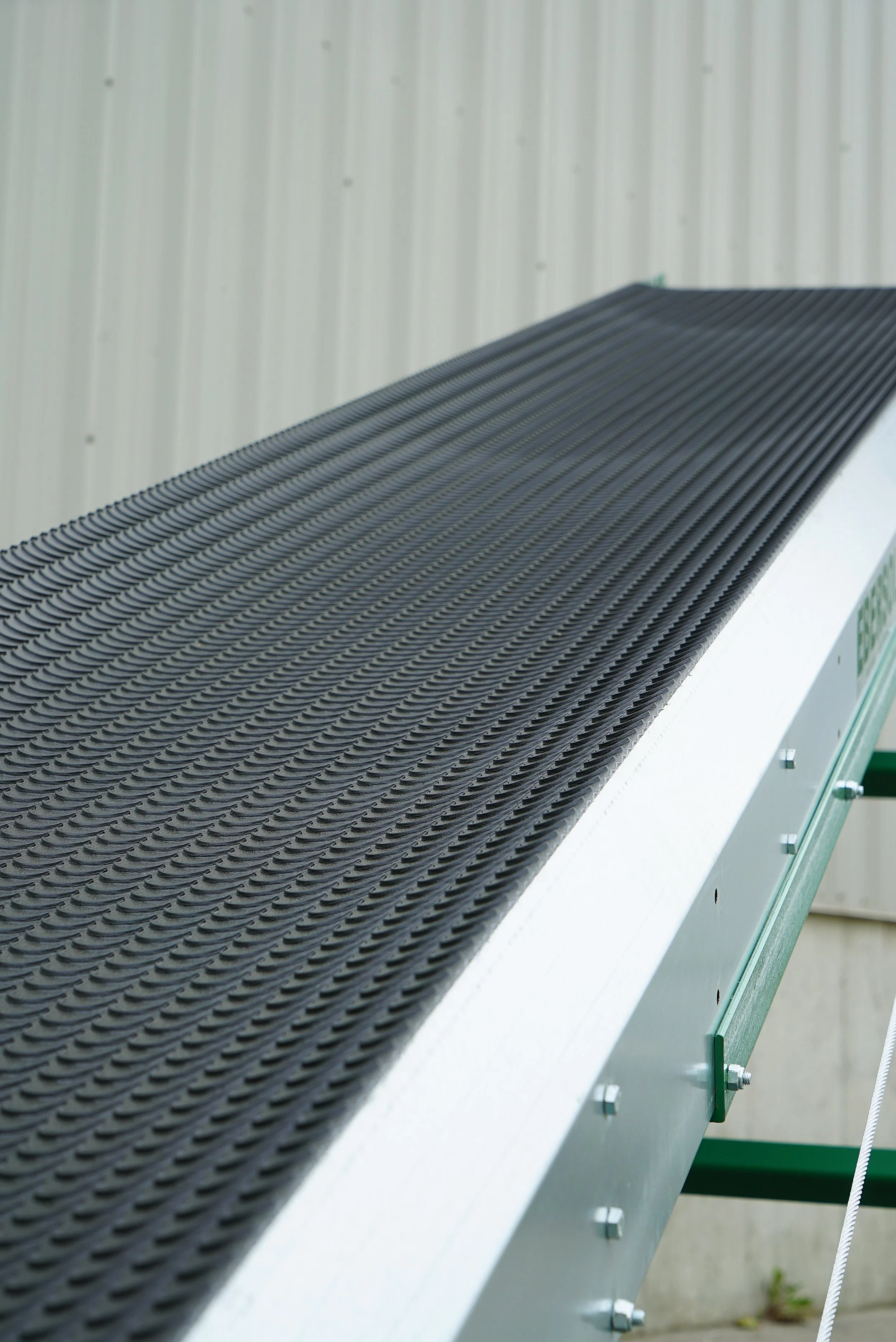 A close-up of the Ebersol Belt Conveyor's crescent top belt