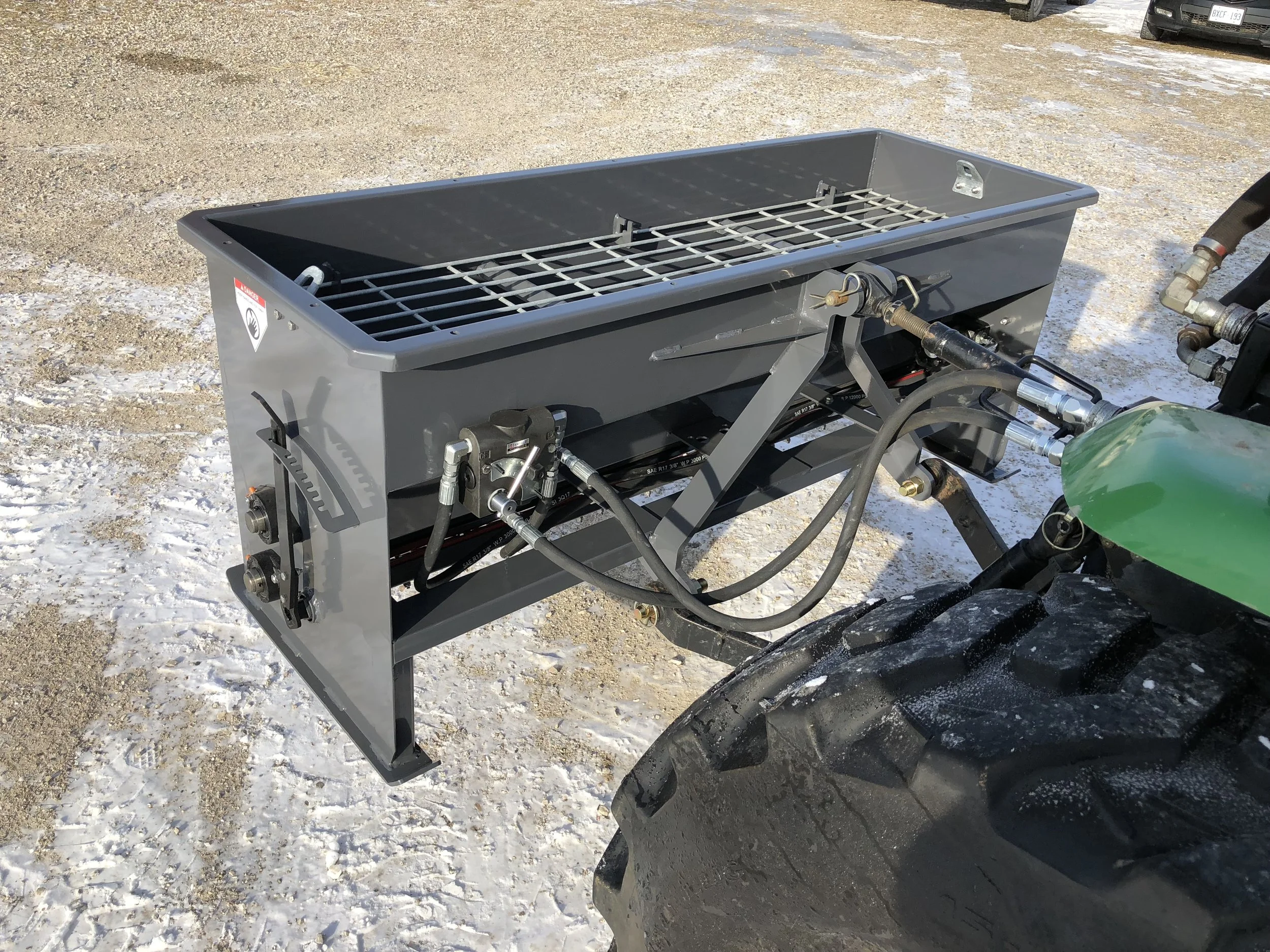 Bauman 960H Drop Spreader – rugged stainless steel construction ensures durability and corrosion resistance.