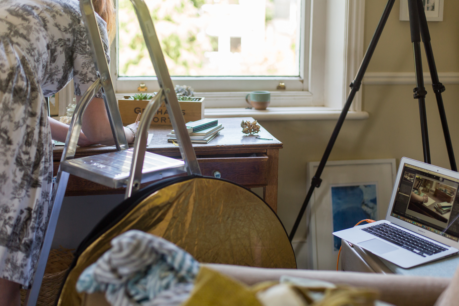 The scene behind the image. Photograph © Cathy Pyle
