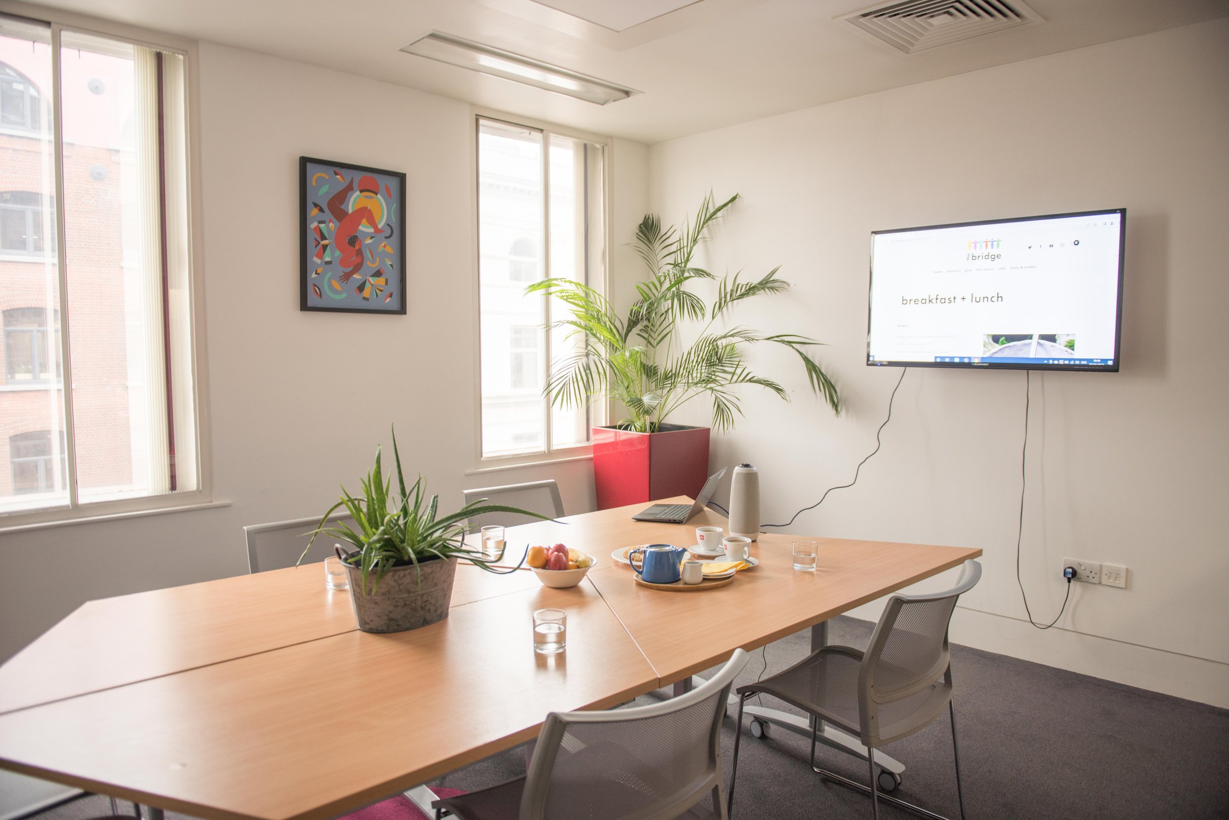 bright and spacious meeting spaces at The Bridge near London Bridge station.jpg (Copy)