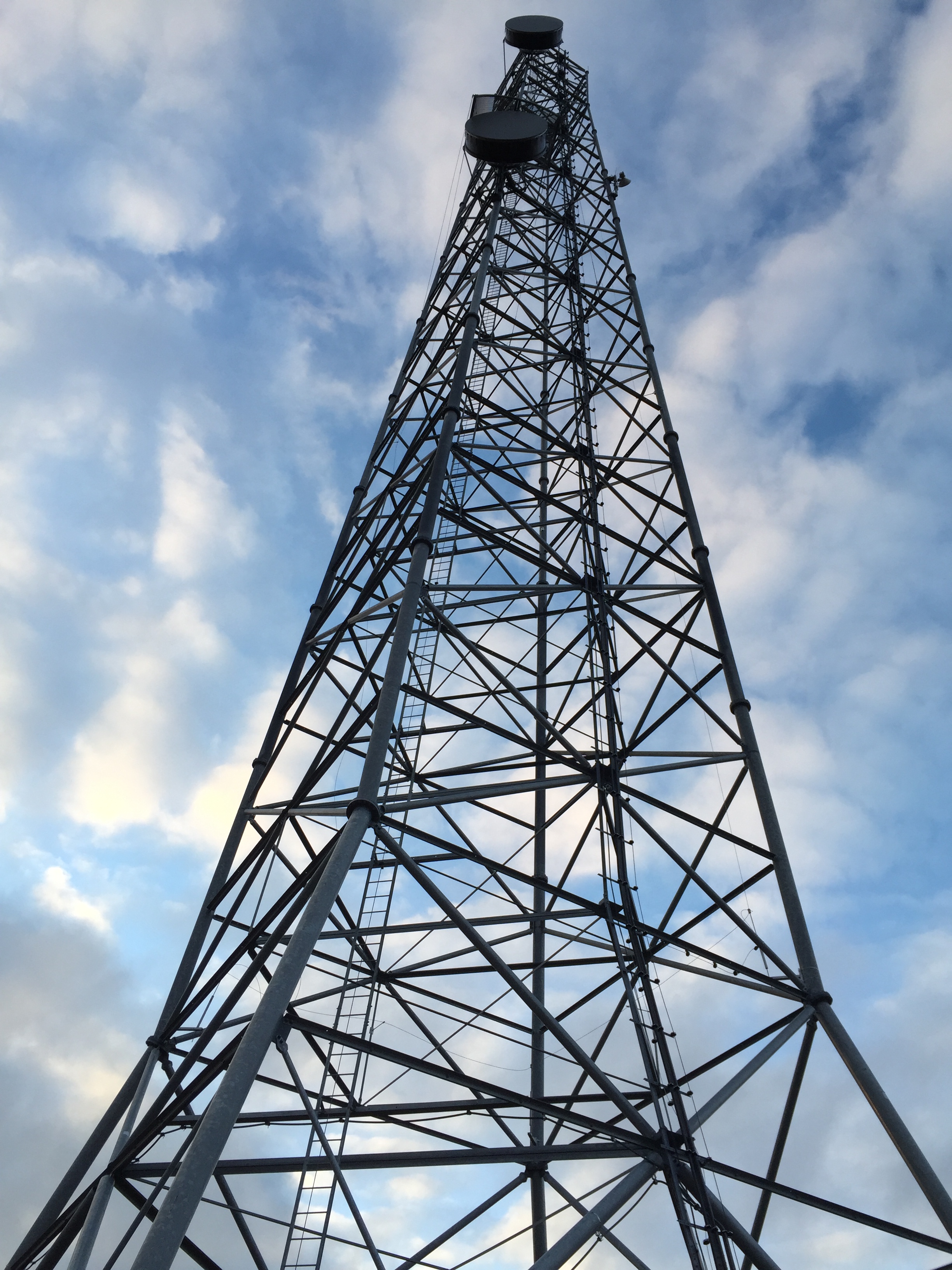  TERRA tower that brings terrestrial broadband to Kotzebue (Sept 2015) 