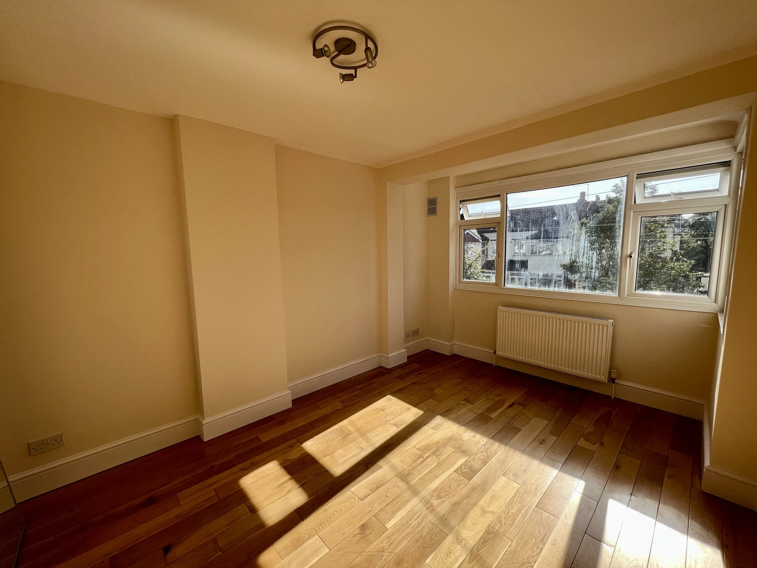 Bedroom 1 Alt.JPG