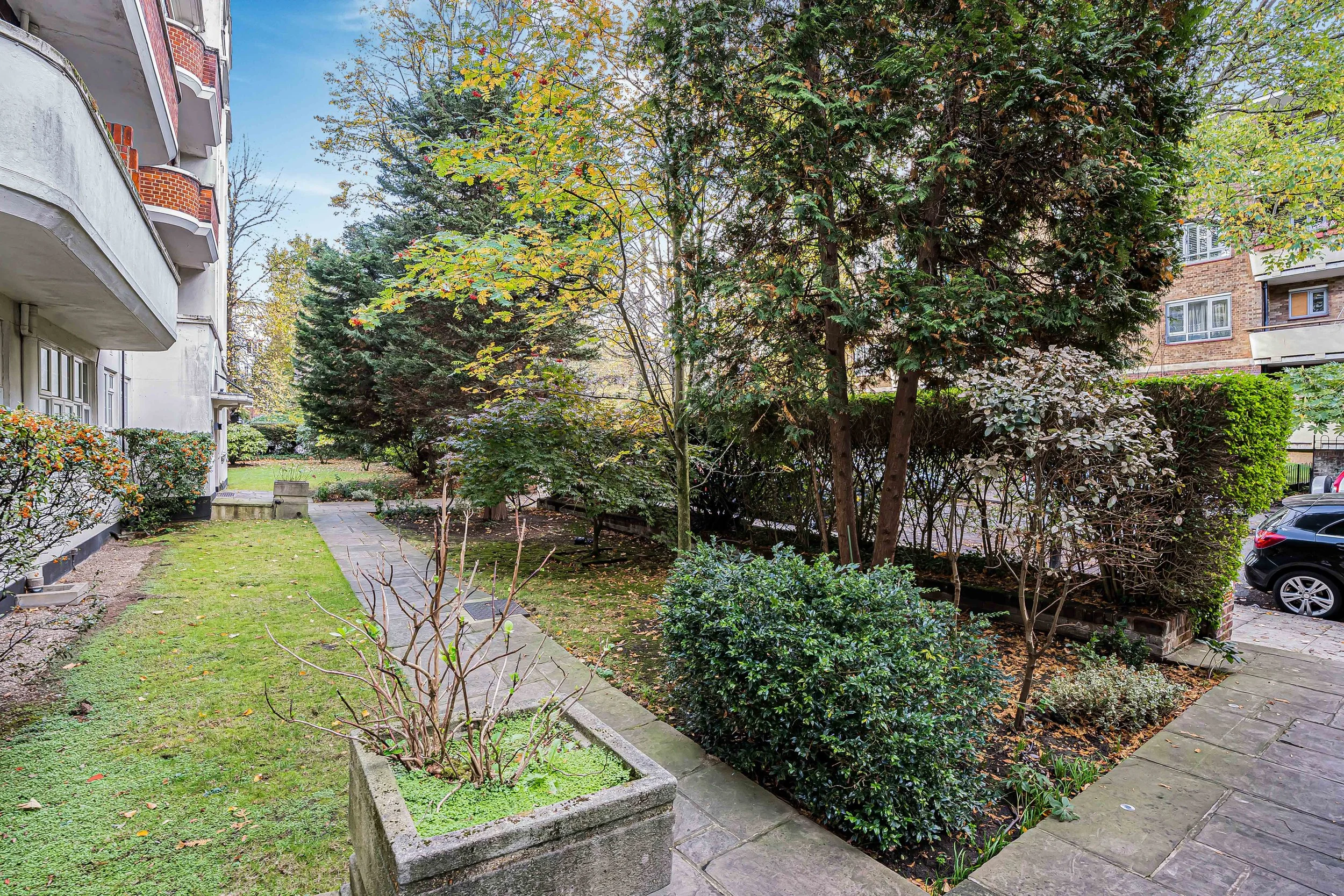 Front Gdn.JPG