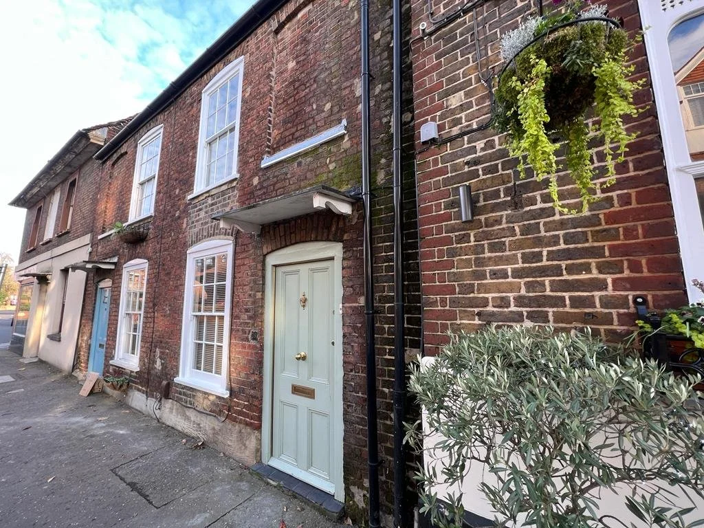 High Street, Hampton, TW12