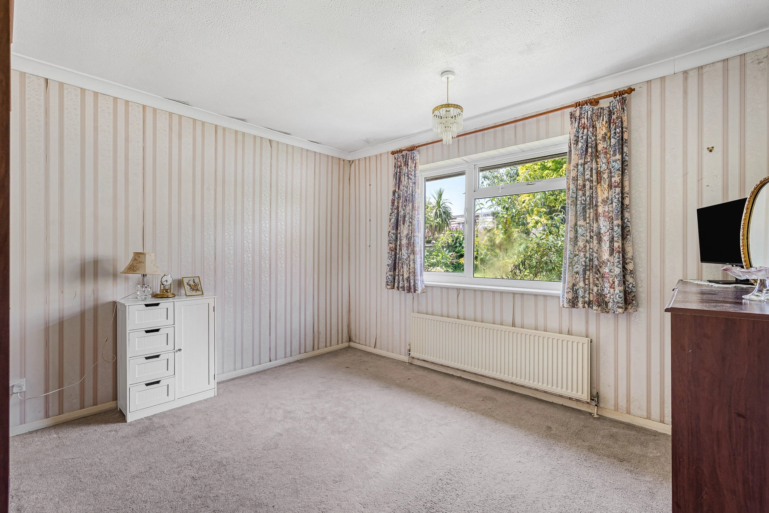 Bedroom 1.JPG