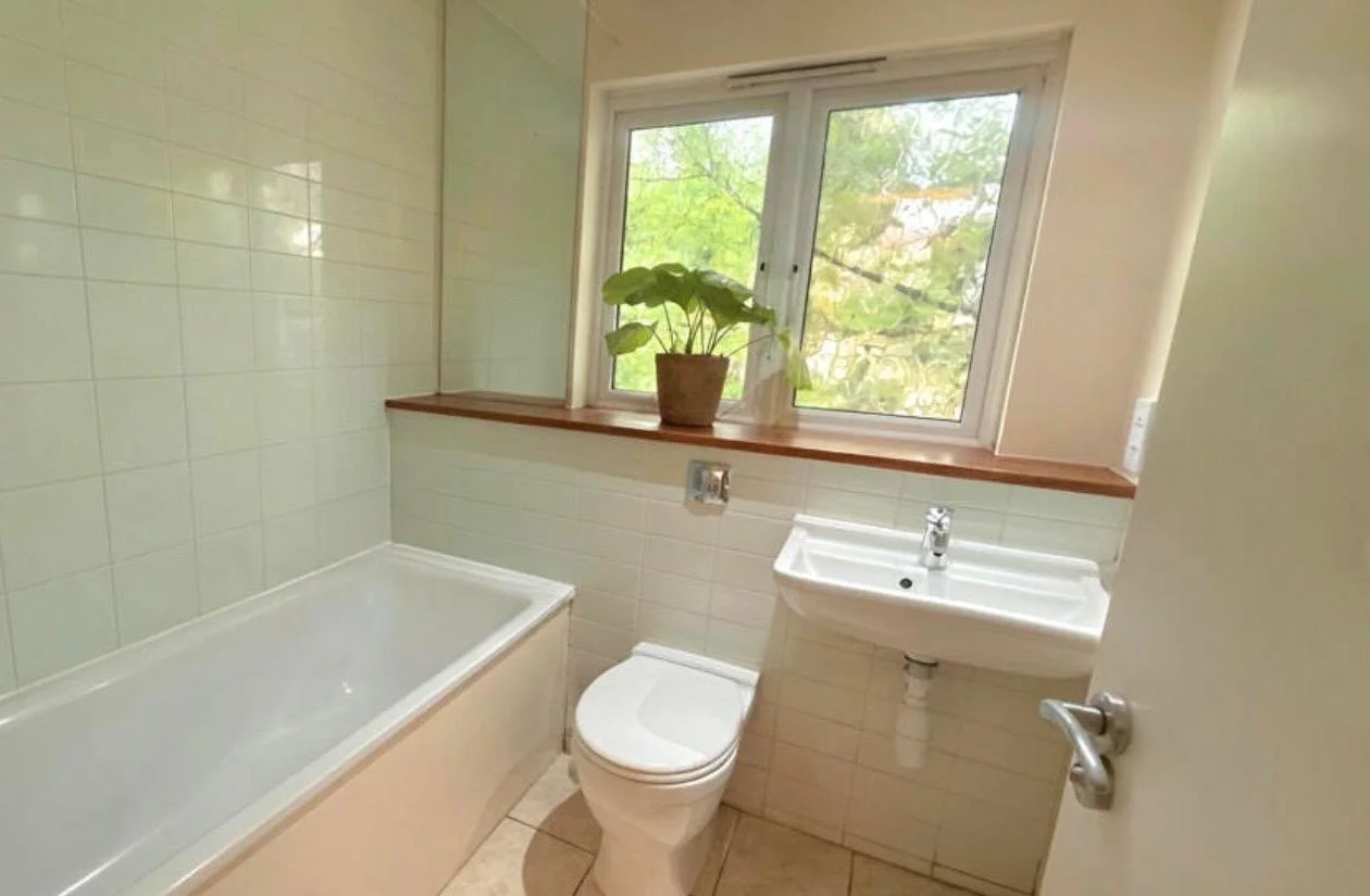 Main Bathroom .jpeg