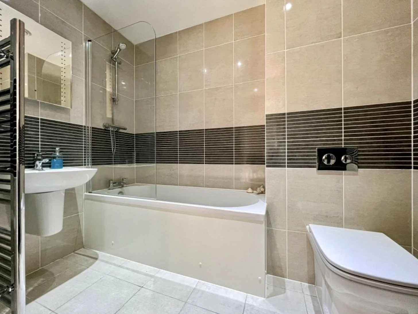 Main Bathroom.jpeg