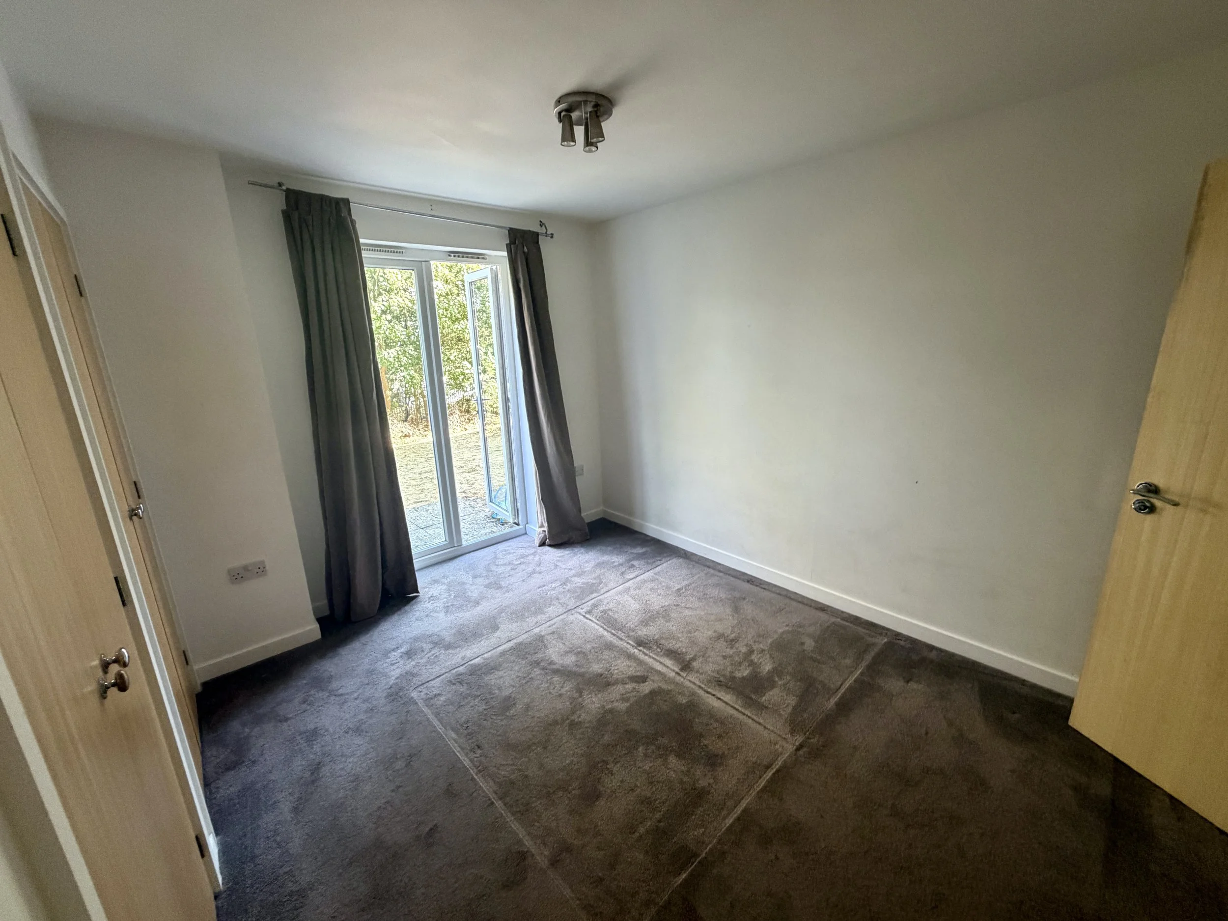 Bedroom 1 Alt.JPG