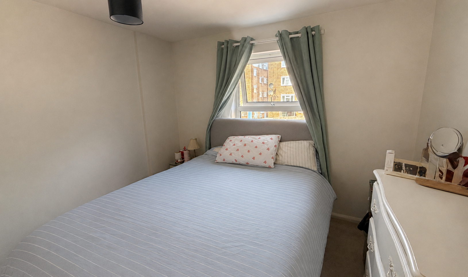 Bedroom 1 Alt.PNG