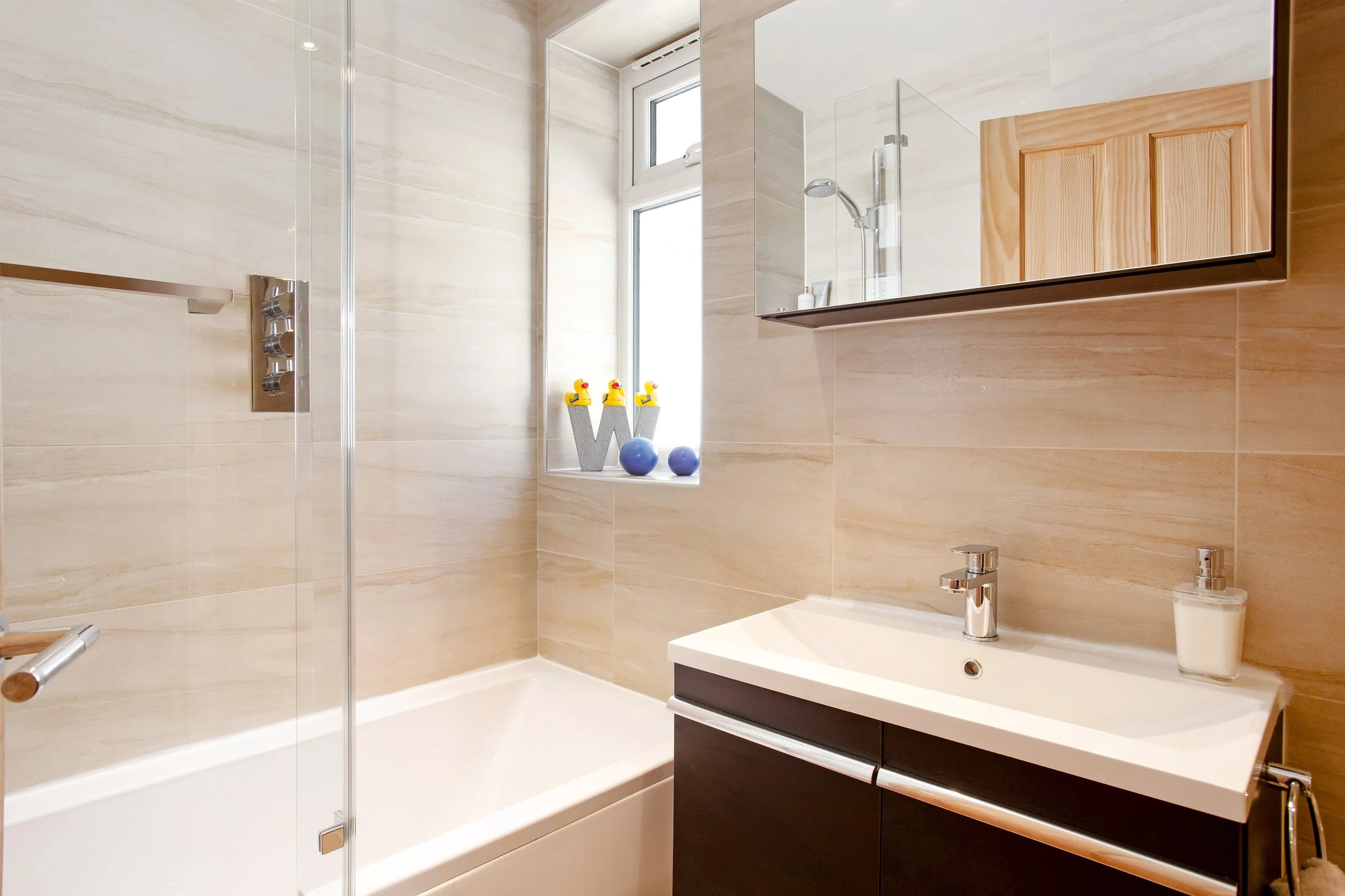 91 Arundel Road bath 2.jpg