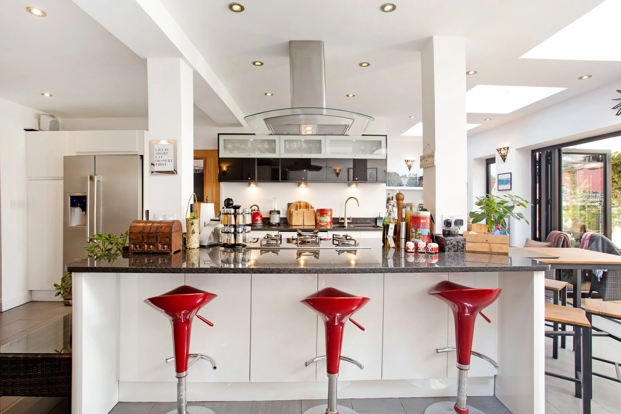 91 Arundel Road kitchen 3 stools.jpg