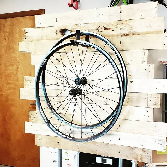 Made a quick little display to show off the #offsethook at the up coming #girodisanfrancisco. We'll see you there? #gethookedup .
.
.
.
#wheelhanger #bikestorage #bikeracing
#fromwherriride #wymtm #getoutsideandride #instacycling #cyclinglife #bikestorage #wheelset #wheelstorage #instacycling #summer #bikesandbeer #bicyclewheel #hangin #bicyclewheel #bicyclegifts #amazballs #cyclocross #gravelbike #gravelgrinder #dtswiss #dt #cyclingporn #cyclinglove #zippspeed #envewheels