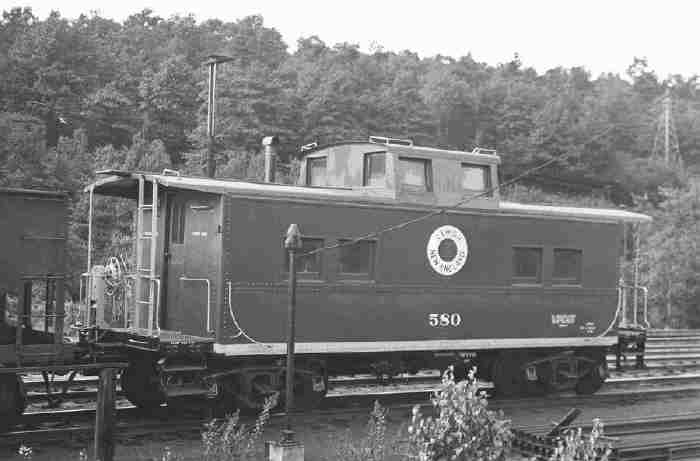 L&NE No. 580 early in its career. Note it does not yet have awnings over its windows or hoops at the top of the ladders. (Bob Fischer collection)