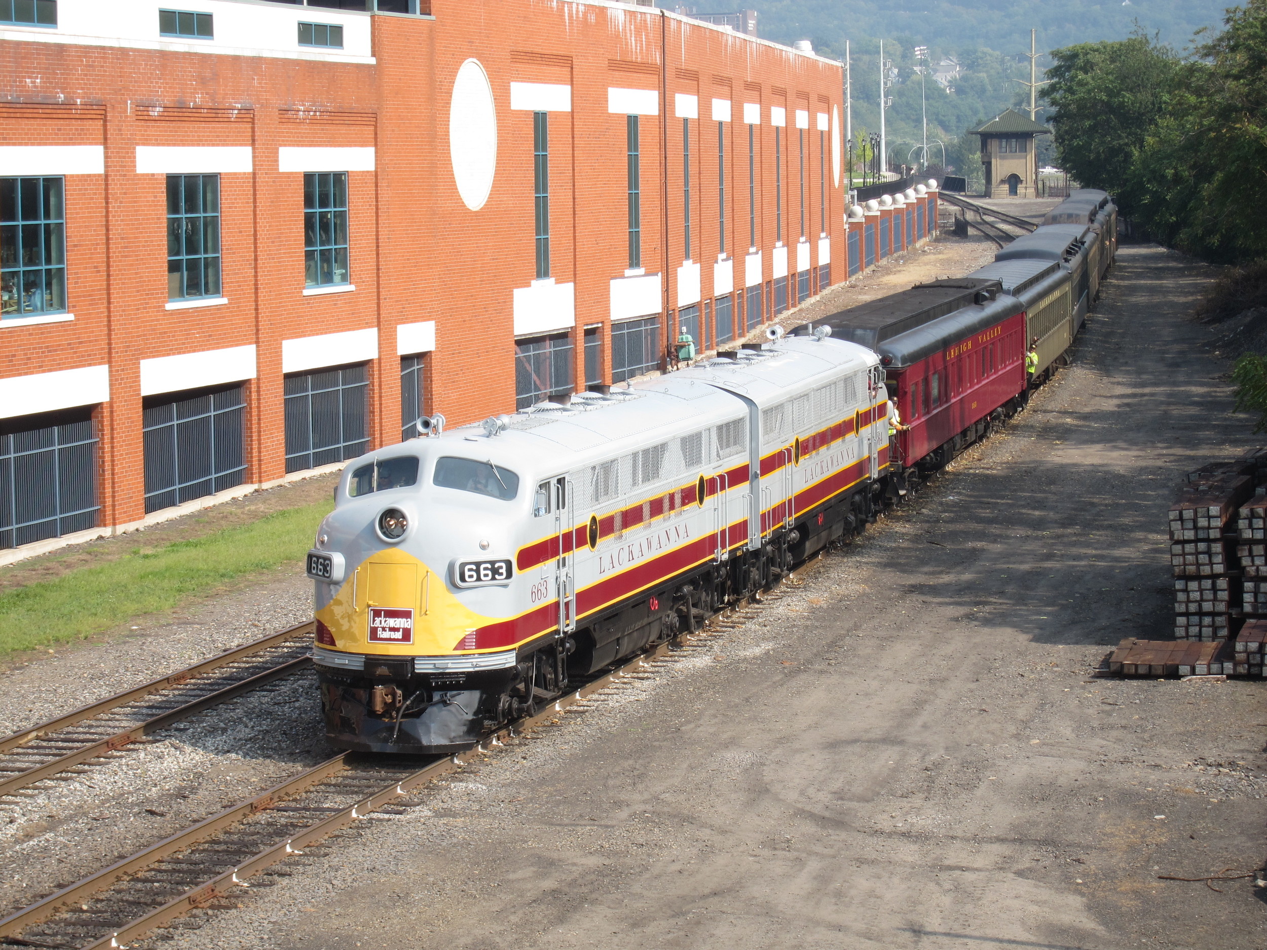 DL&W No. 663 leads a Steamtown excursion back into the park in Scranton on September 3, 2011. (Rudy Garbely photo)