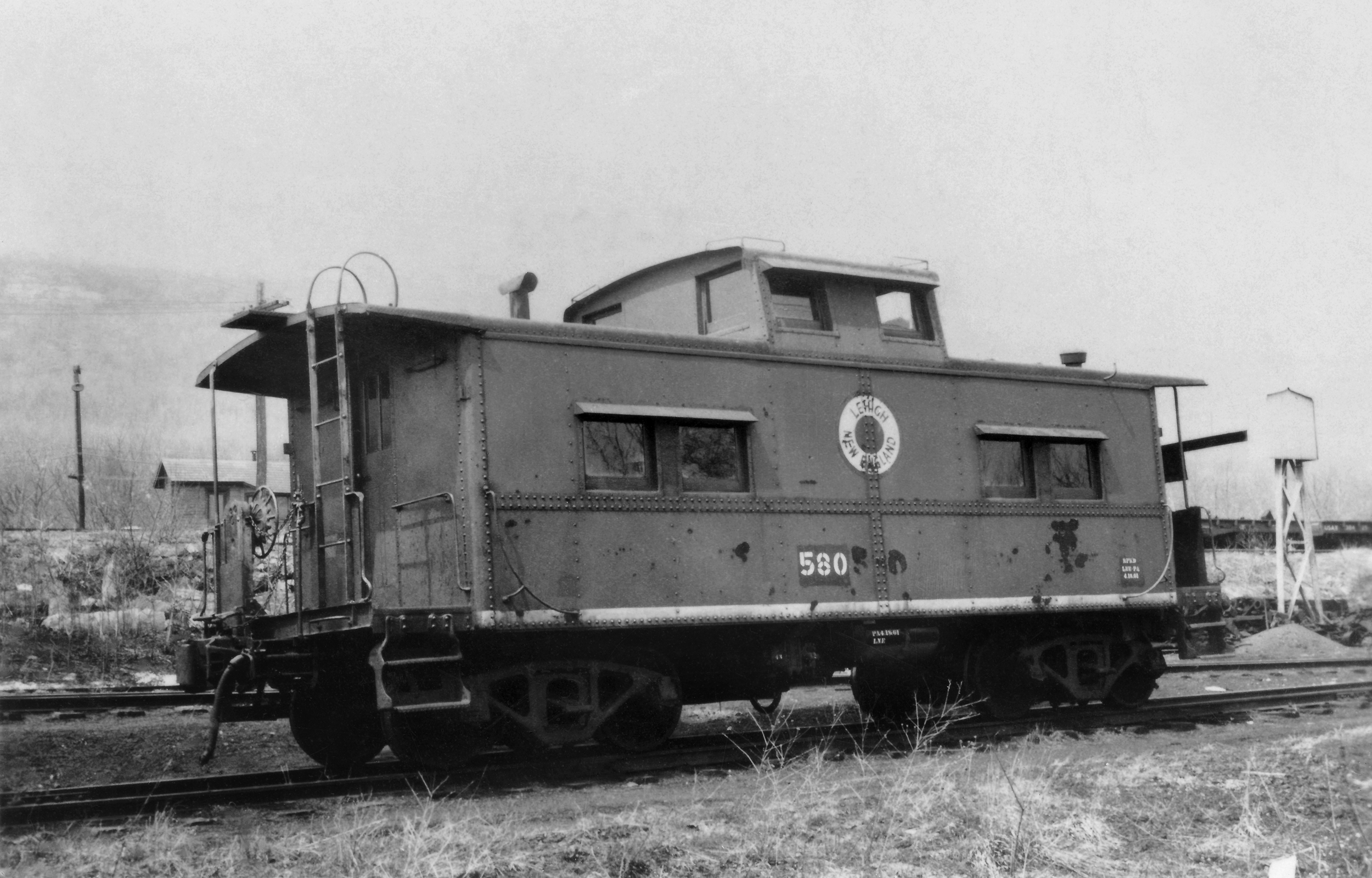 No. 580 in Pen Argyl, PA in 1960, near the end of its service on the L&NE. Note the awnings that have been added over the windows - these awnings would prove useful in identifying the caboose later in life. (Rudy Garbely collection)