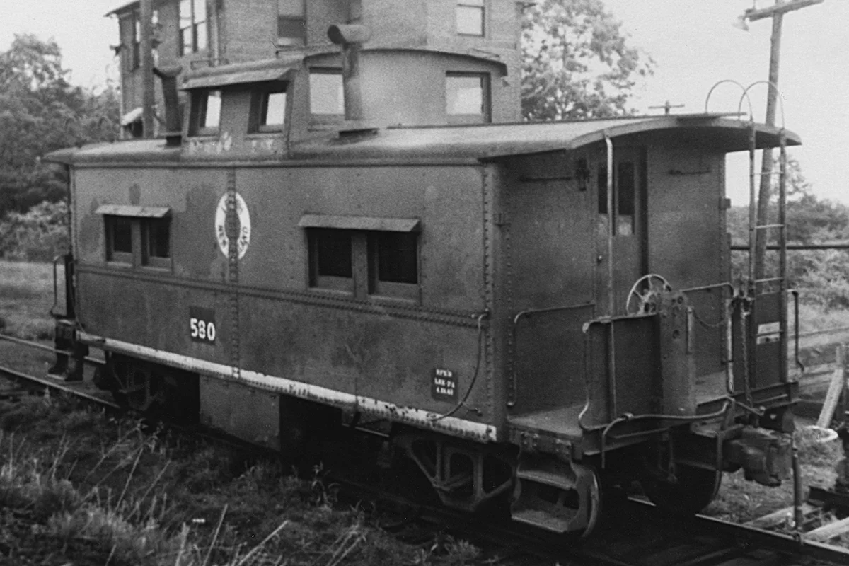 No. 580 sits in Pen Argyl, PA in May of 1960. (J. Koehler photo, Rich Campana collection)