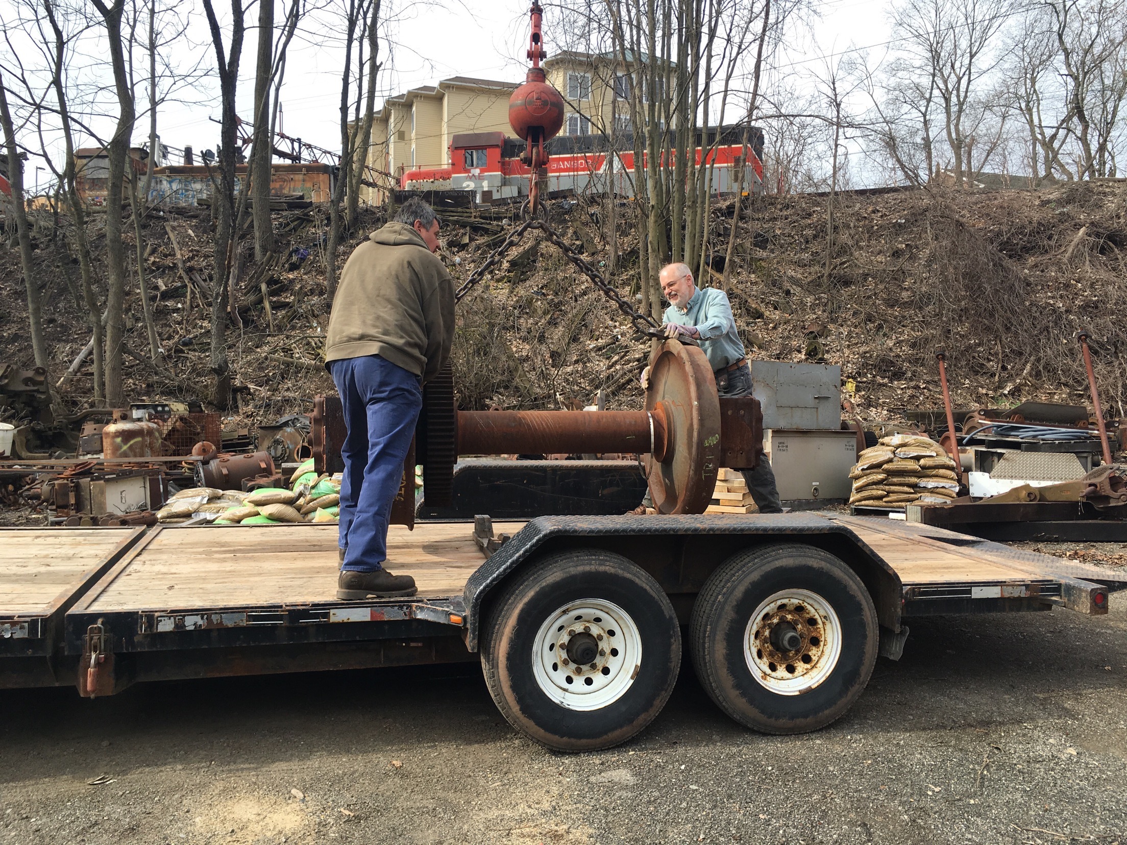  Volunteer Steve Falco helping one of M&amp;E's mechanics load up the wheelset. 