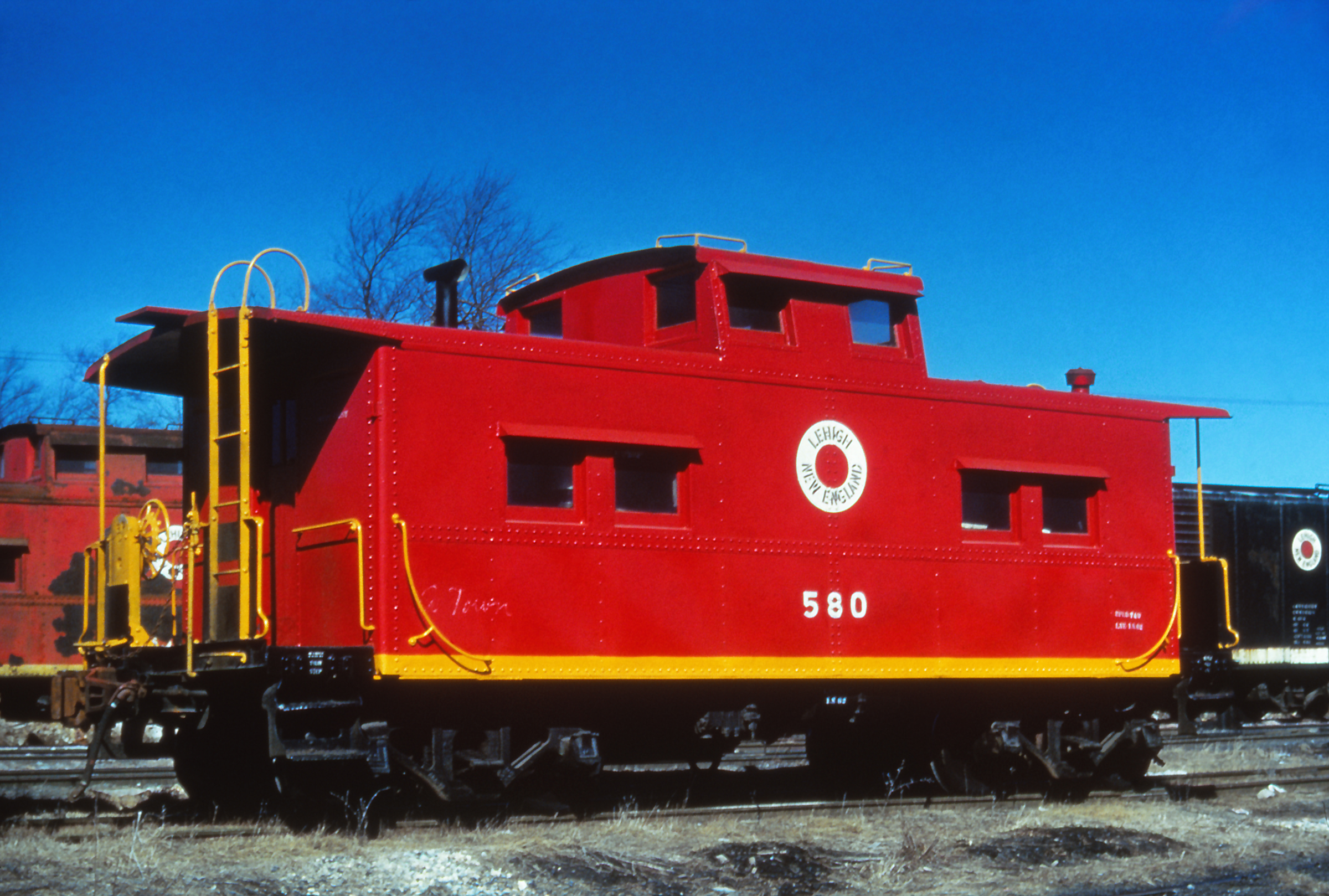 Sitting in the yard in Tadmor, PA, L&NE No. 580 sports a new coat of paint in March of 1961. In just a few short months, the L&NE would cease to exist as an independent railroad, and No. 580 would join the CNJ roster. (Rudy Garbely collection)