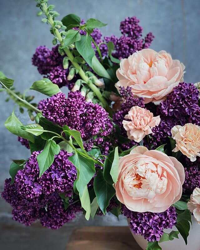 Just like that, Lilac season is over, and it&rsquo;s time for peonies to do their thing!

Thank you for the orders this week! Being able to work with flowers again is the closest I&rsquo;ve felt to &lsquo;normal&rsquo; in a long time.
.
.
.
.
.
#peon