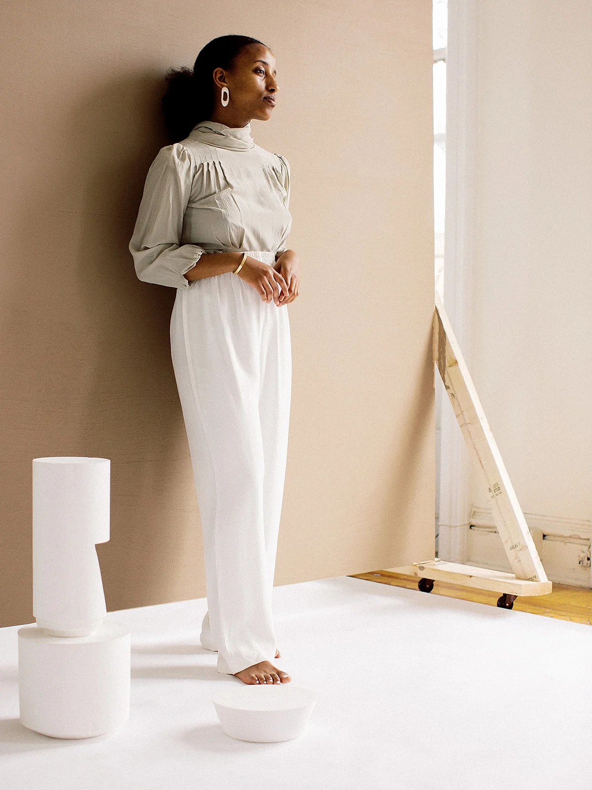 Vintage Outfit with White Pleated Pants and White Sculptural Forms