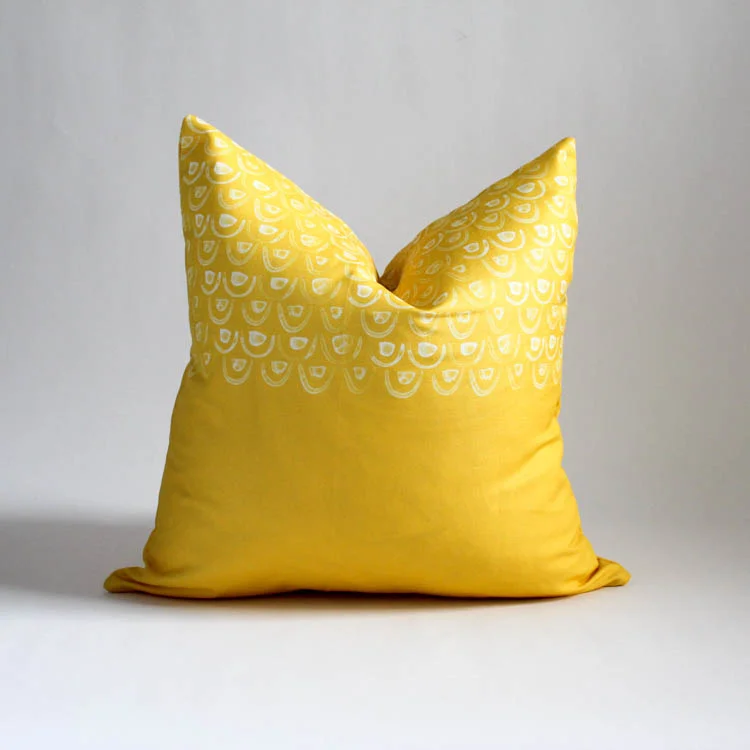 Cushion-Jenny-San-Martin-Design-scallops-wintersun-Fabric