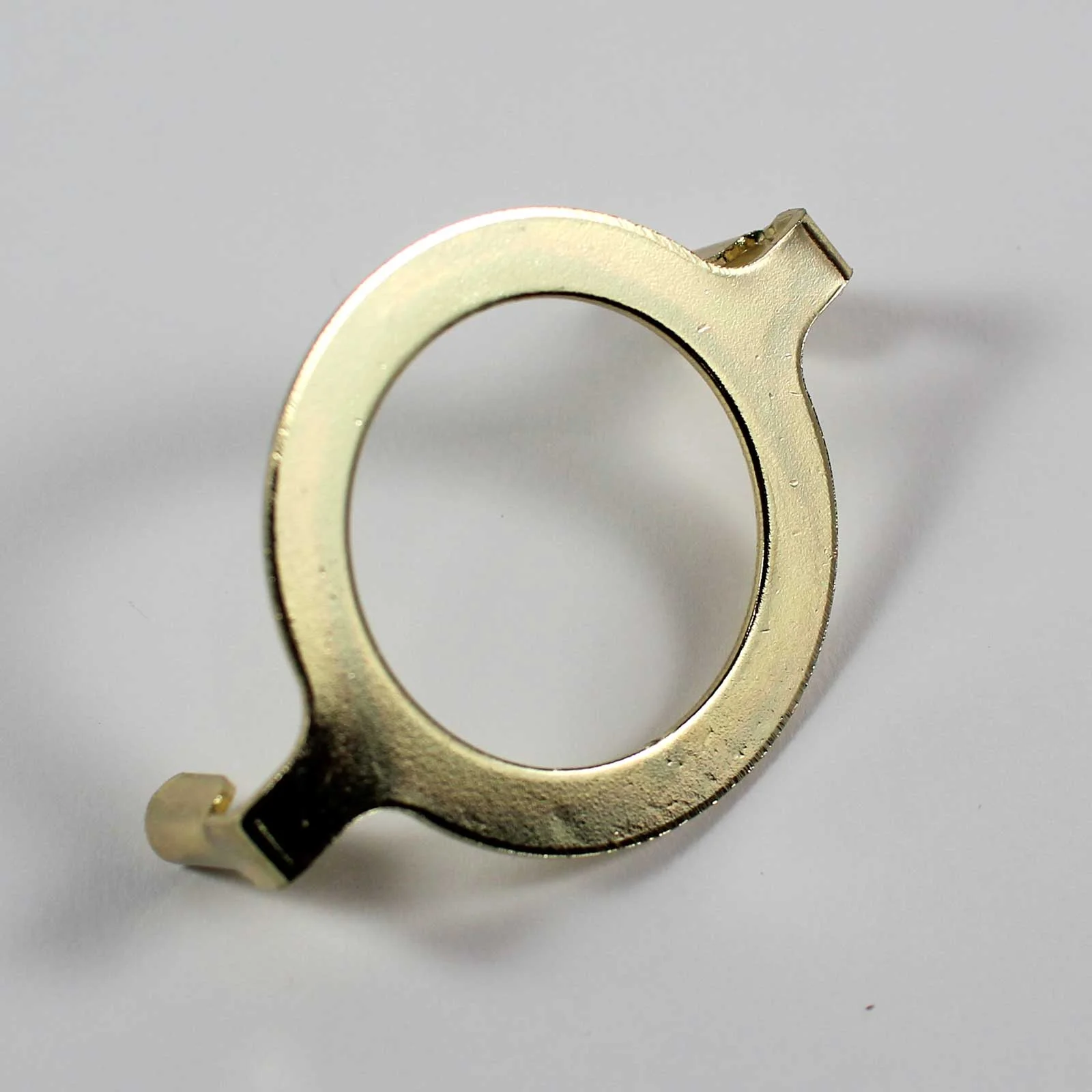 jenny-san-martin-design-slip-uno-adapter-montreal-add-harp-to-lamp-1.jpg