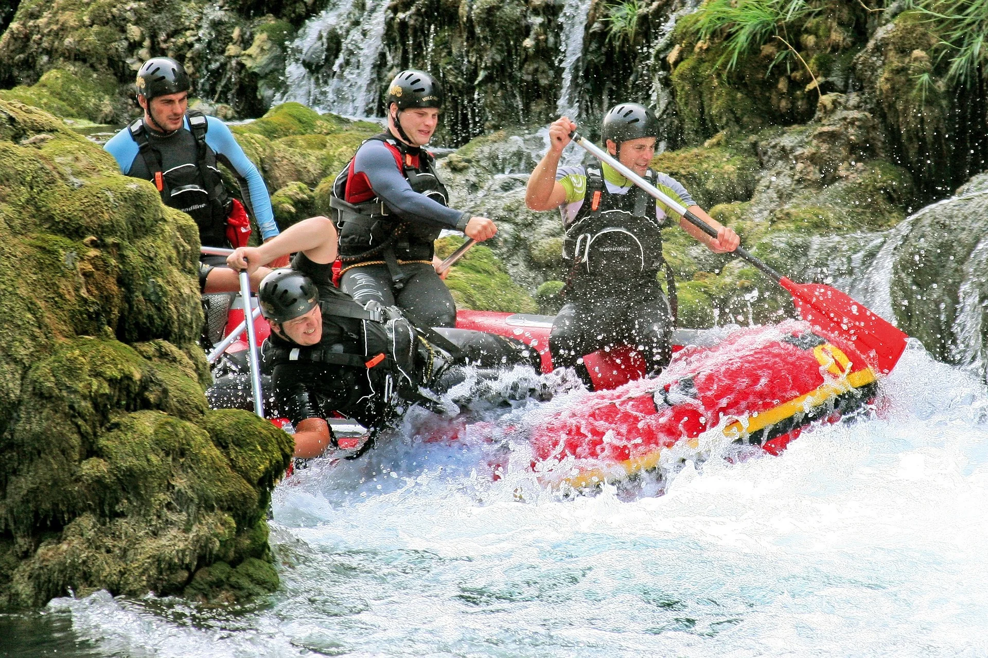 rafting-829053_1920.jpg