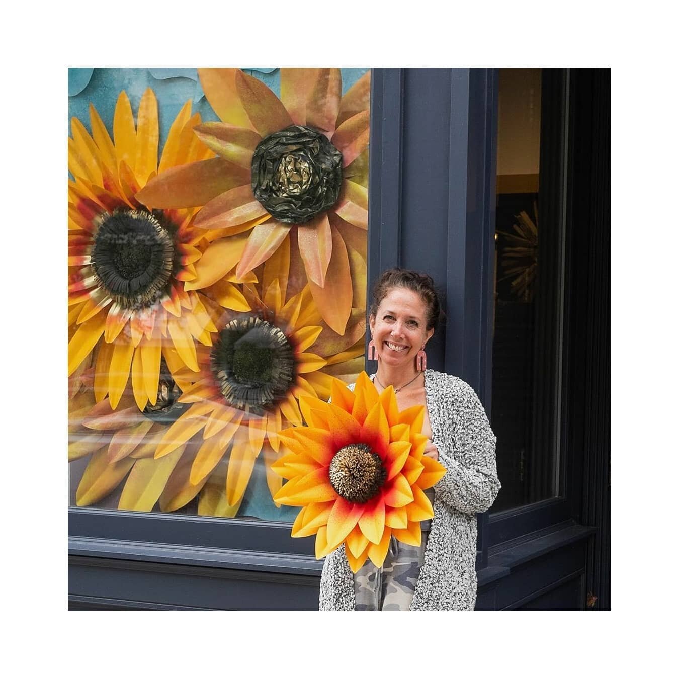 Meet El, the boss babe behind @hereapopupshop &amp; check-out her newly designed fall windows &amp; her flower prop 😉 Yup that's all paper - hand-painted and sculpted by yours truly ✨

Have you noticed something a little different with my feed this 