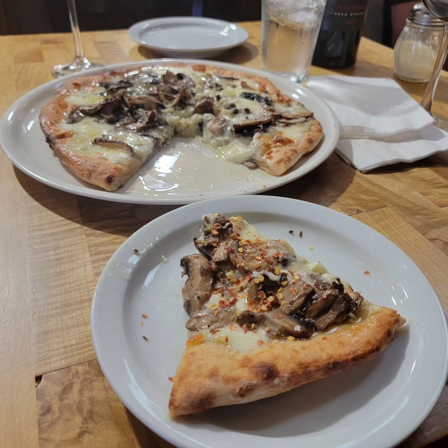 mushroom pizza.jpg