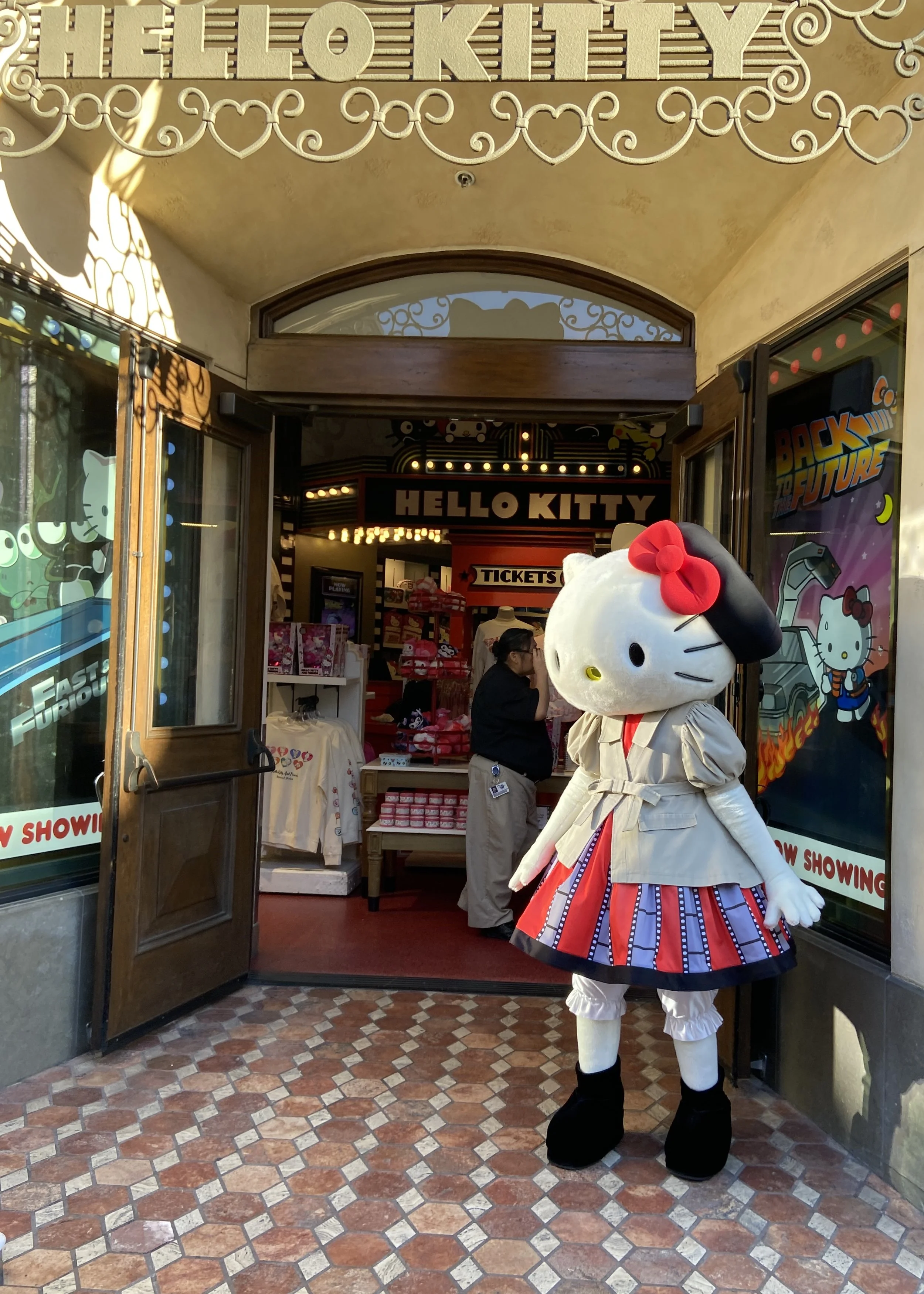 Hello Kitty: Cutting