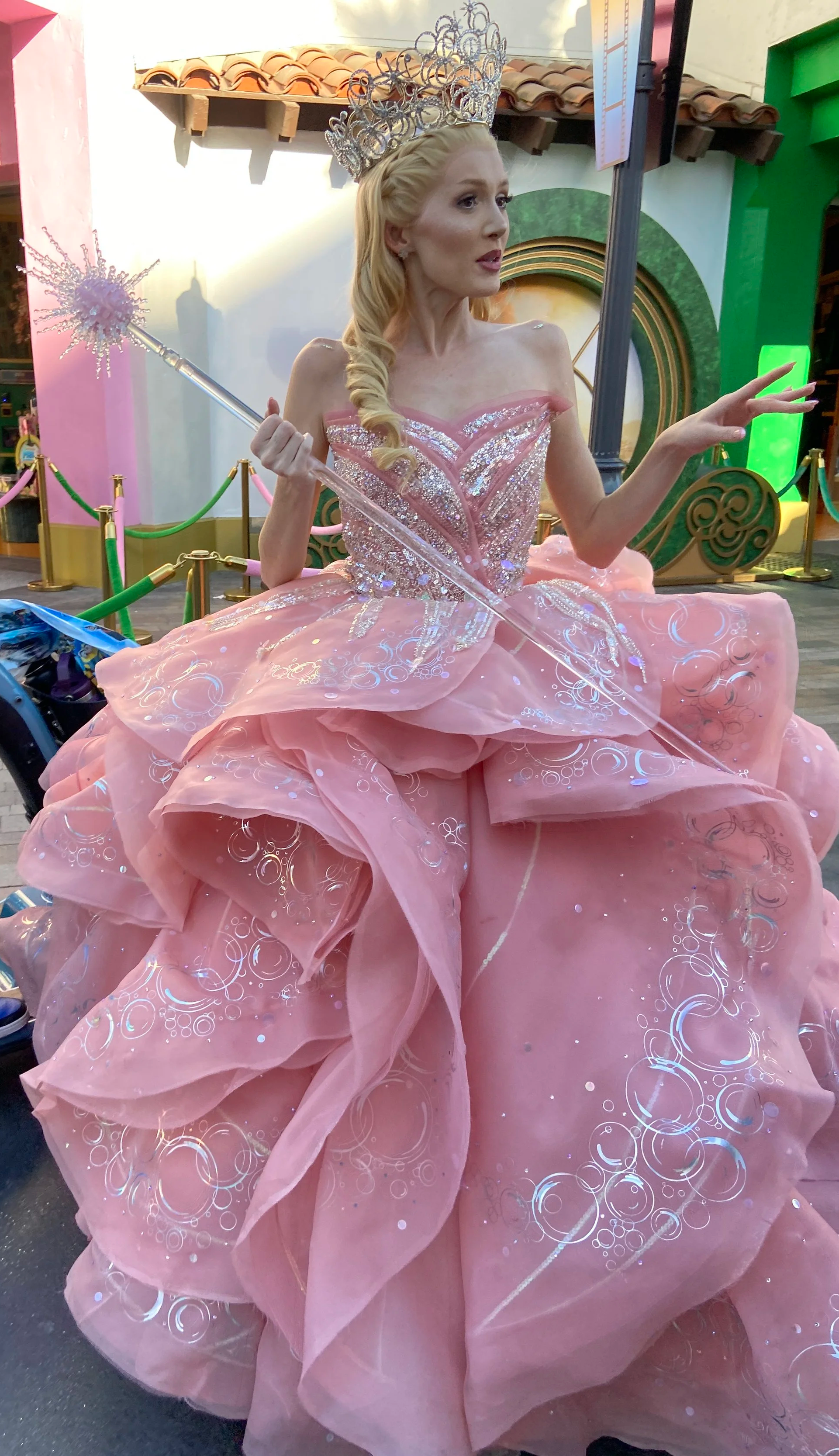 Universal Mega Movie Summer - Wicked - Glinda : Fittings