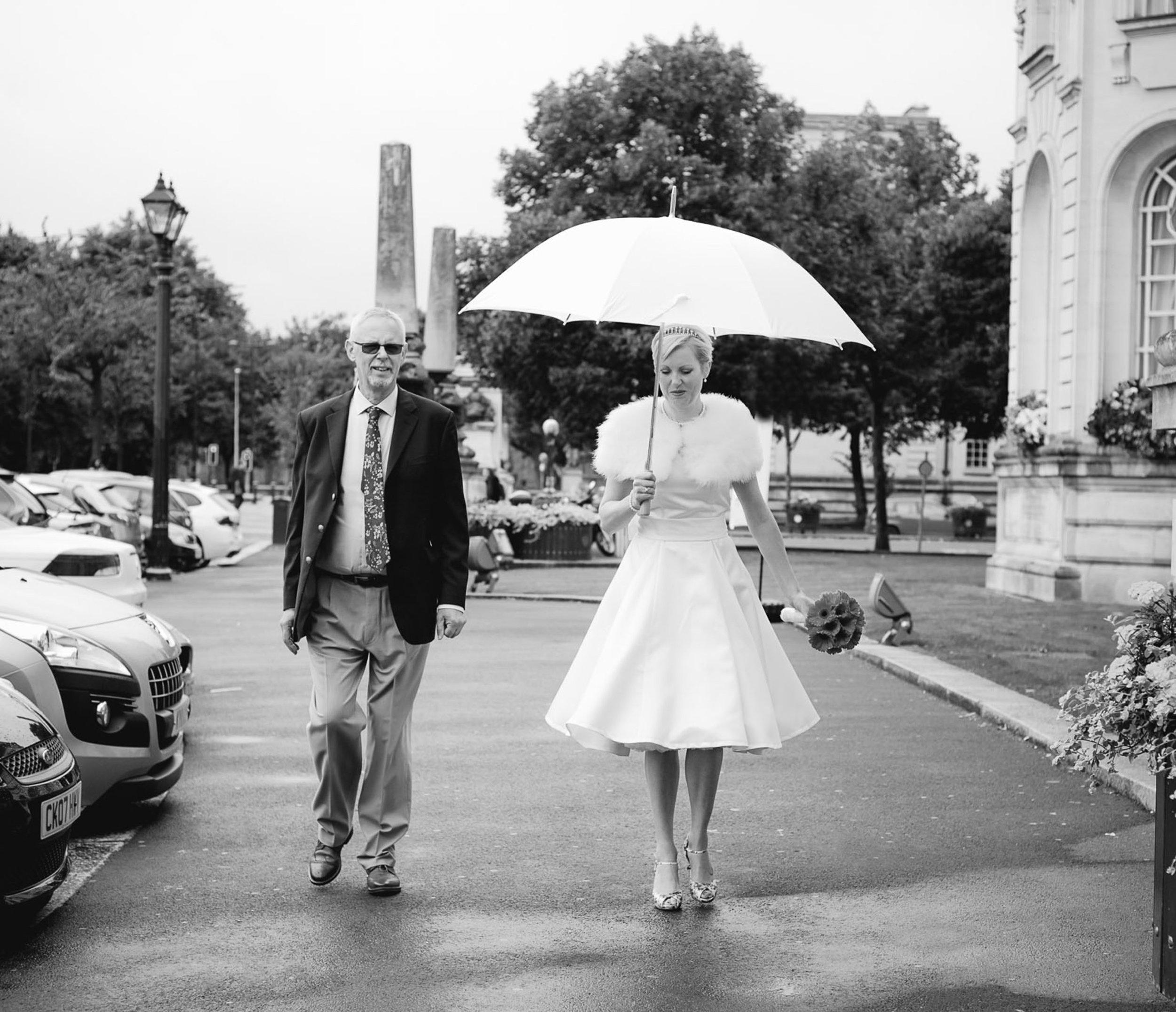 Cardiff City Hall wedding photos. Wedding photographer cardiff, south wales,