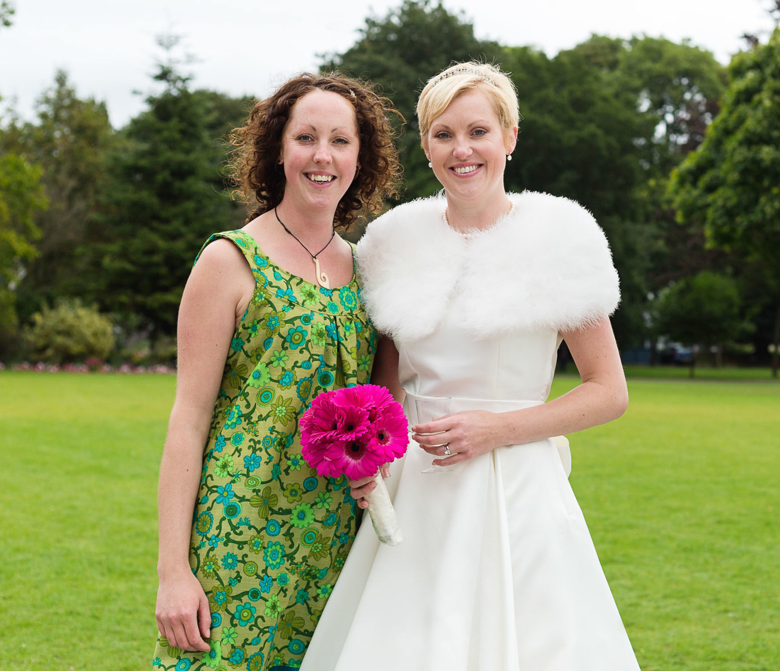 Cardiff City Hall wedding photos. Wedding photographer cardiff, south wales,