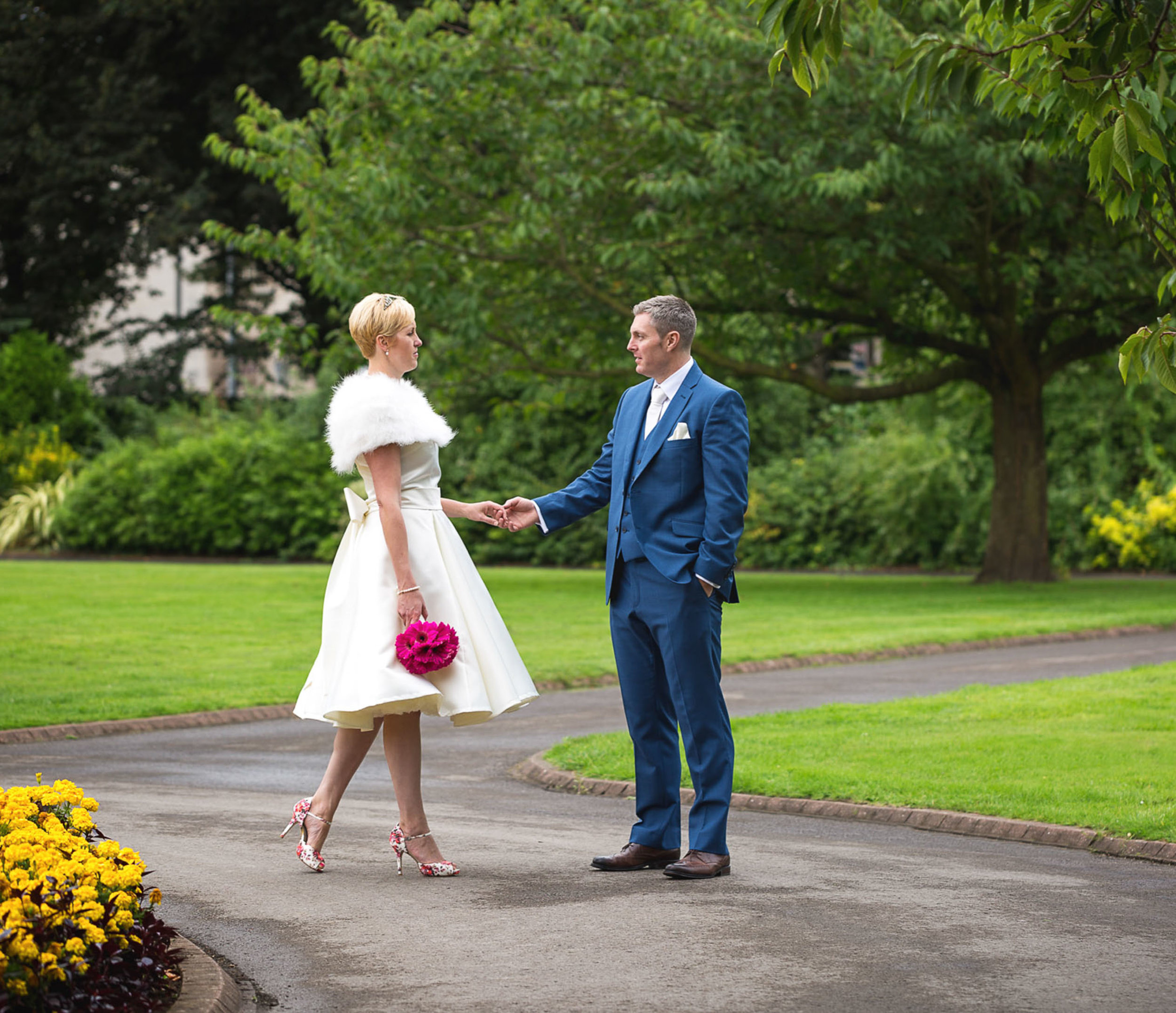 Cardiff City Hall wedding photos. Wedding photographer cardiff, south wales,