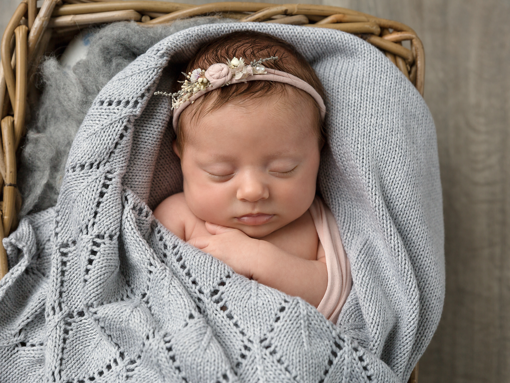 Newborn and baby photographer in cardiff, caerphilly, south wales