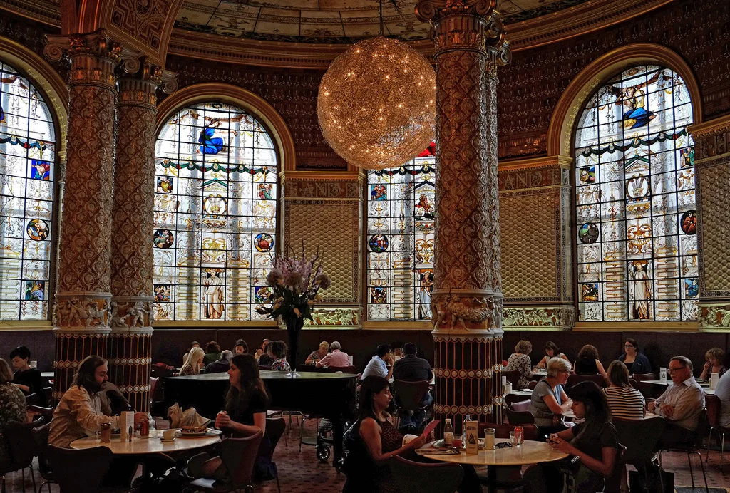 V&A cafe, if in doubt follow the smell of coffee. Image credit Eric Huybrechts