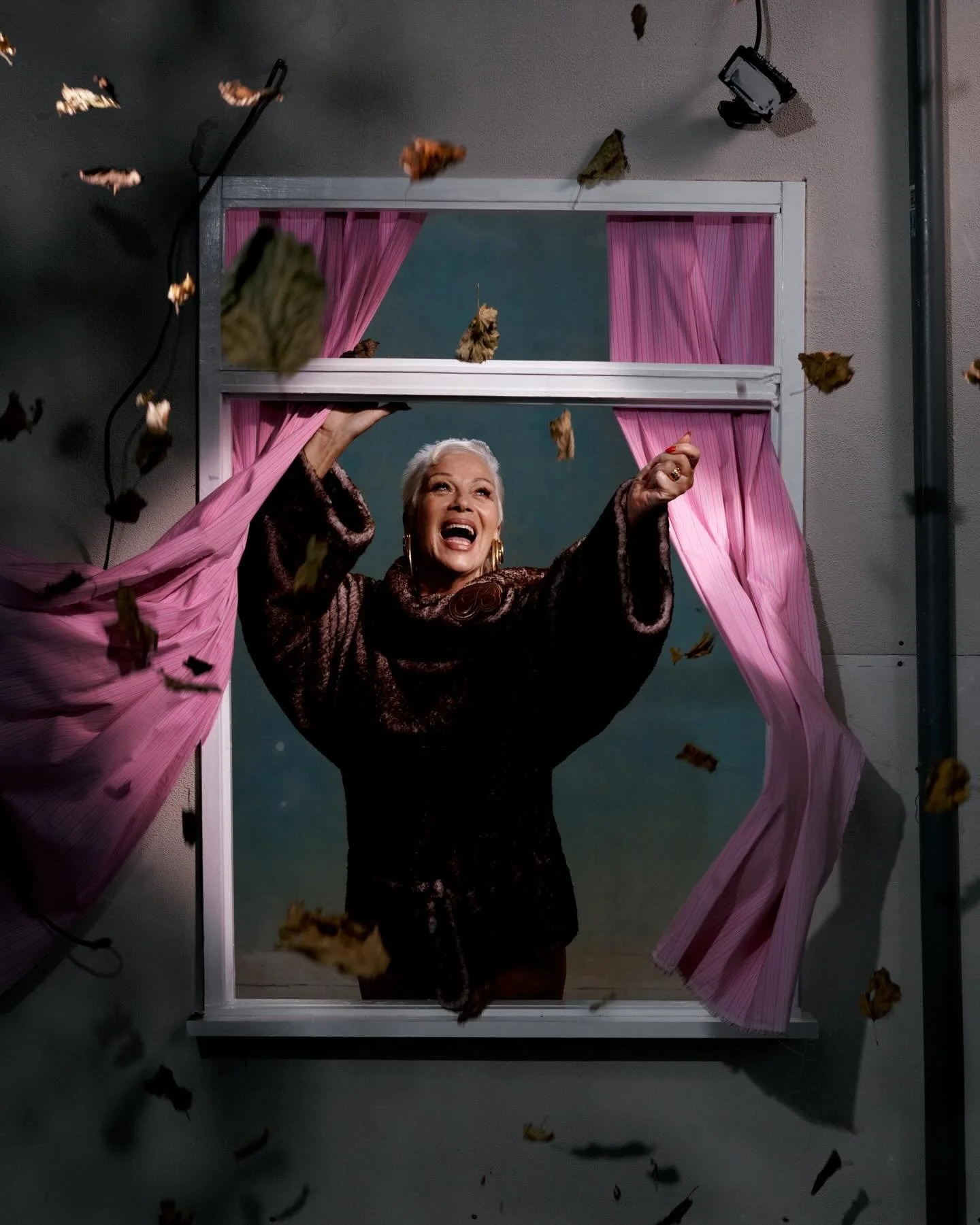 @denise_welch ❣️ for @i_d by @charlie__chops 🐈&zwj;⬛

Styled by @lola_chatterton
Makeup by @gracemariaellington
Hair by @cmstanley13
Set by @rorywmullen + @peter.easondaniels
Lighting @christopher_parsons_+@griptease_
Written by @douglasgrnwd