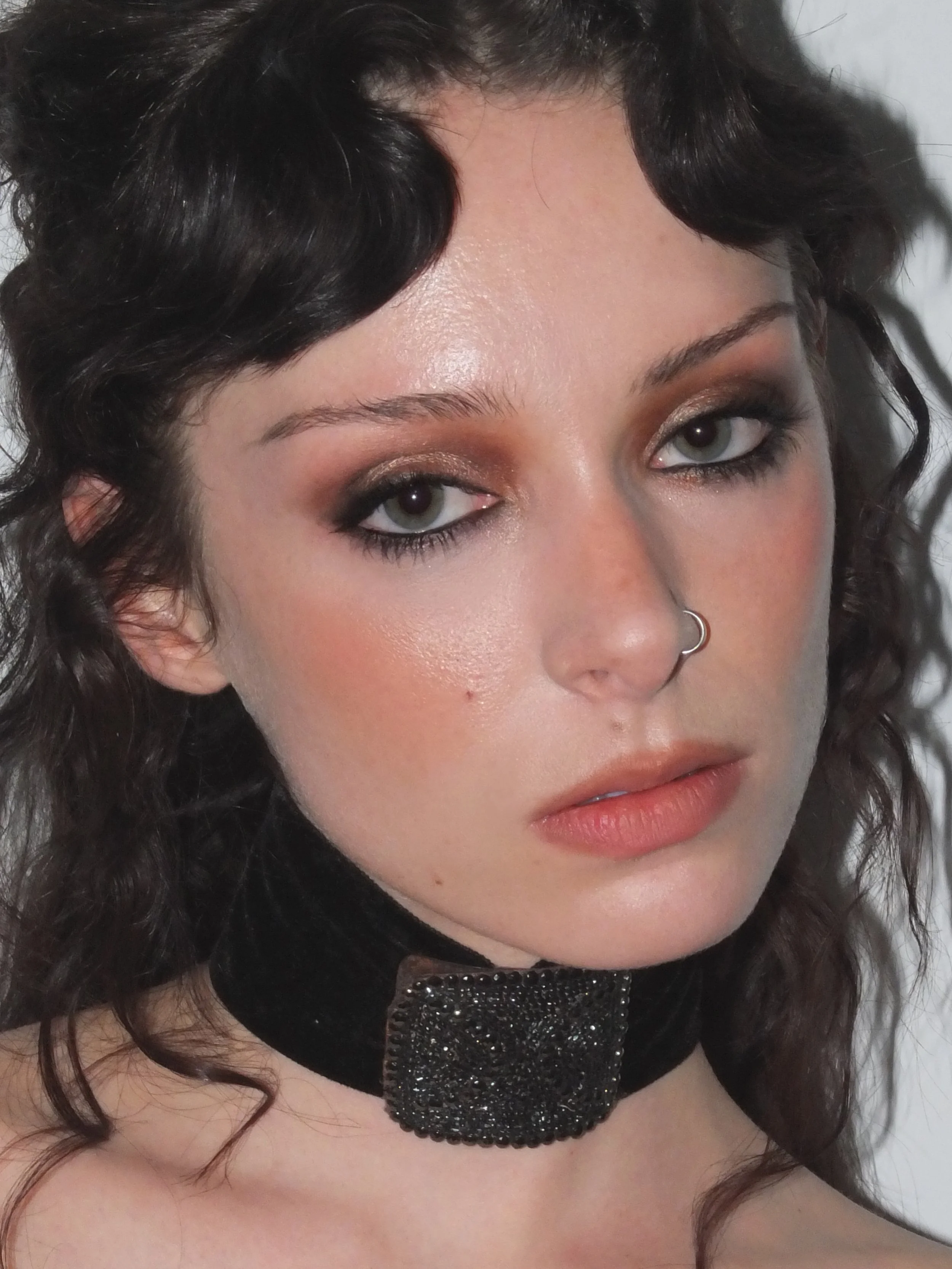 @hollyhumberstone makeup for her SNL performance 🖤
Was imagining a vibe like Brigitte Bardot in the 70s at Cannes. Sultry and smokey but lived in and sun-kissed with a lot of warmth 🖤

Hair by @elliebondhair styled by @lgrovesss