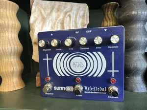 新品 EarthQuaker Devices SUNN O))) Life Sunn O))) Life Pedal Octave Distortion + Booster — EarthQuaker Devices
