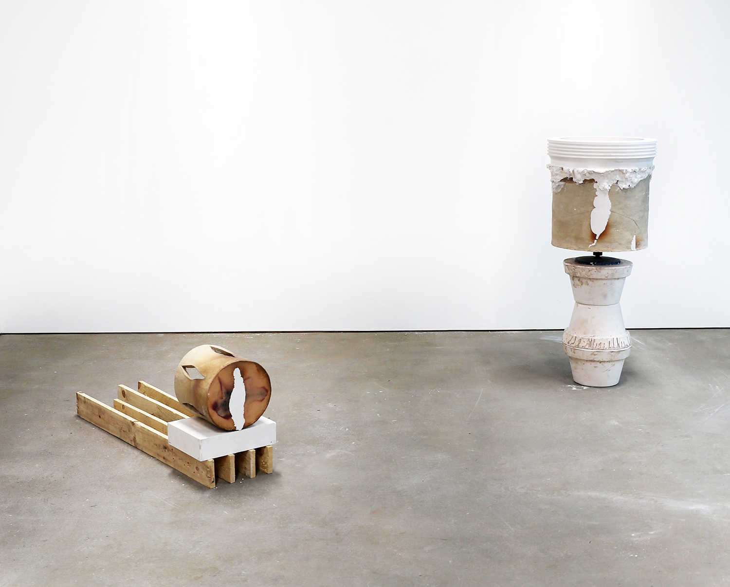 <font size="3">Crackpot, Installation 02 <br><br><font size="1">wood, ceramic, inner tube, plaster, <br> kiln prop, thermal couples, steel<br><br>2016