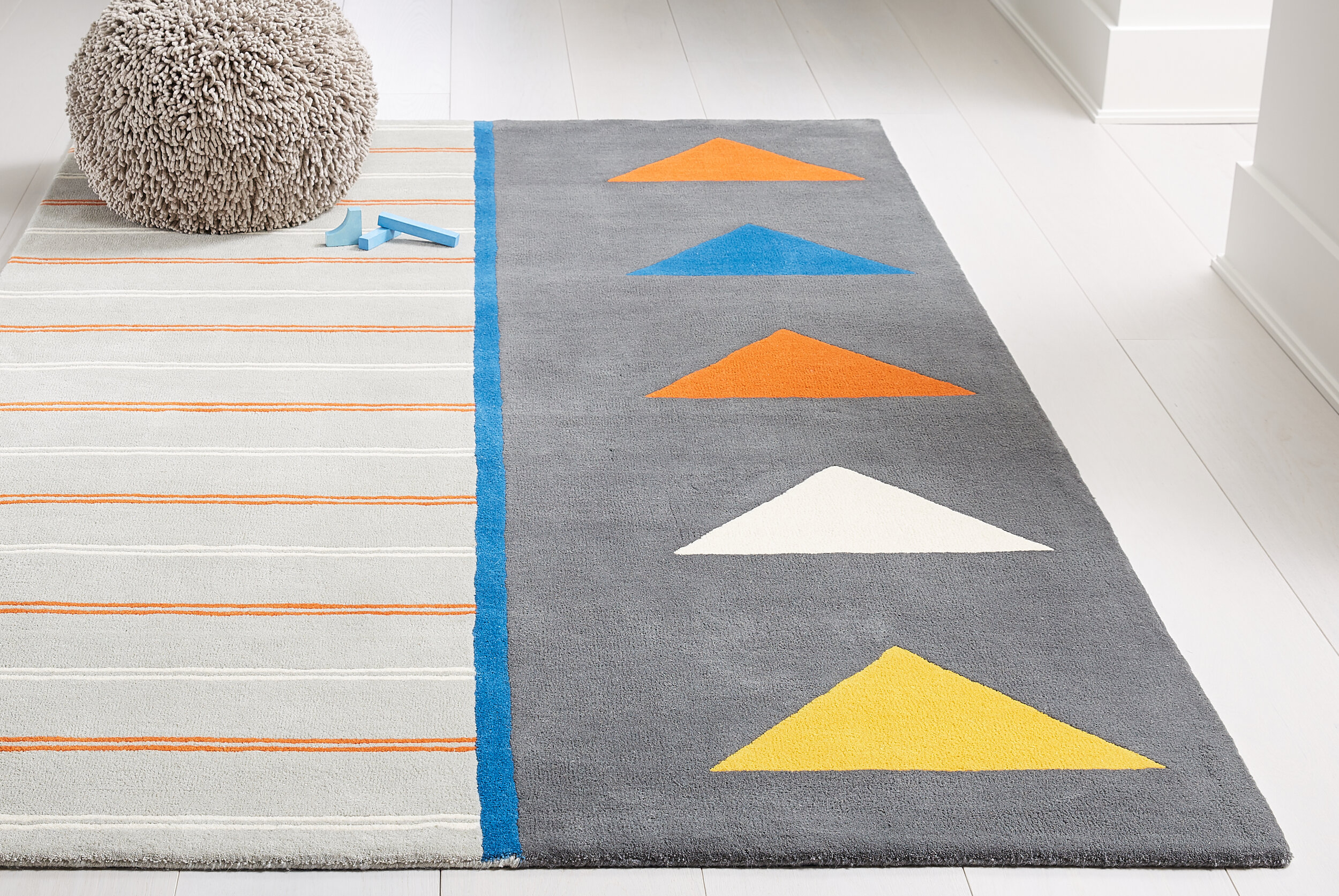 TriangleStripeRug5x8SHF19 1.jpg