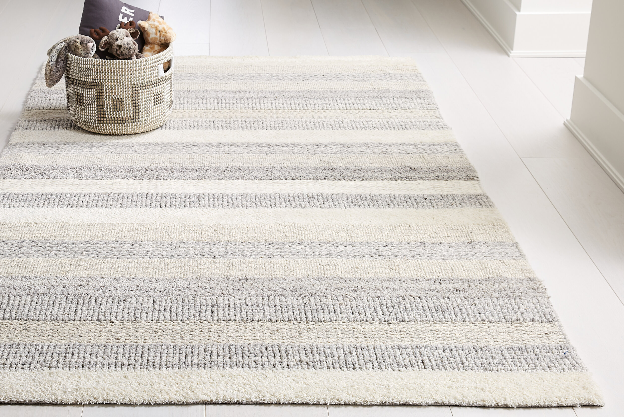 HandwovenNaturalRug5x8SHF19.jpg