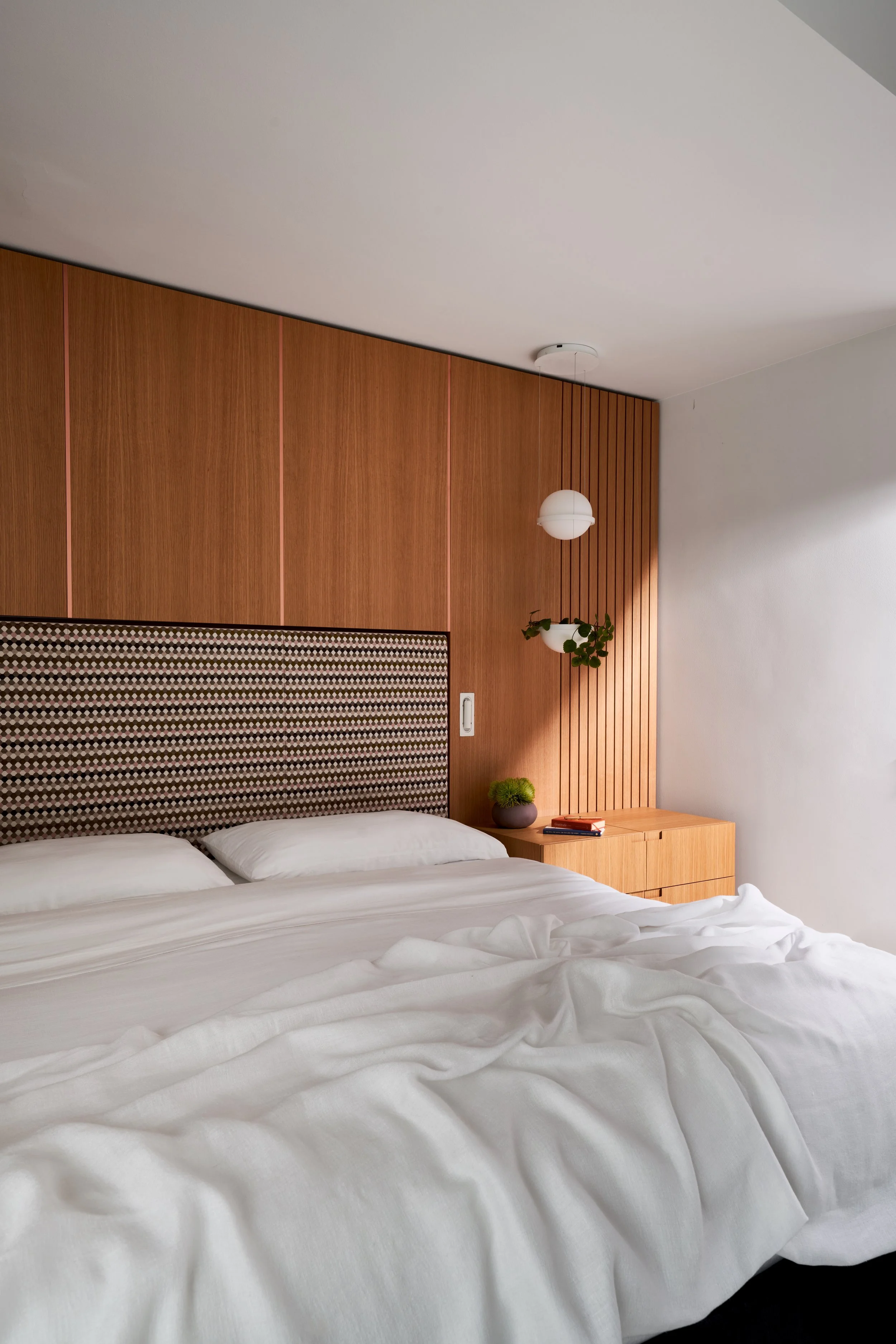 MasterBedroom_02.jpg